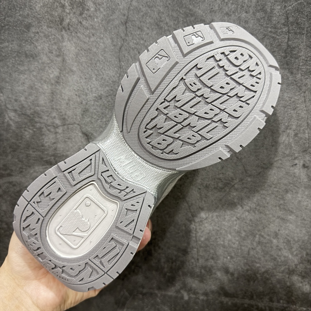 图片[9]-【纯原版】MLB Winner Chunky 25新款 NY百搭舒适休闲潮流运动厚底增高 防滑耐磨 低帮 老爹鞋白粉色 潮流厚底时尚街头赛博老爹鞋 MLB官方同步出货 虞书欣等众多潮流明星同款 高弹双层MD大底 原楦原档案数据开发版型（完美鞋头弧度/后套收口效果🆚市面文案版本‼️） 原厂立体填充鞋舌海绵 中底注胶孔原数据开发模具大底原厂转印标市面上唯一纯原版本 原材料打造 内增高6cm 原厂1：1模具开发 原厂进口纳米材质 原厂 全套手提袋 原盒雷射防伪标包装 天猫订单品质 官网尺码：35 36 36.5 37.5 38 38.5 39 40-选品中心