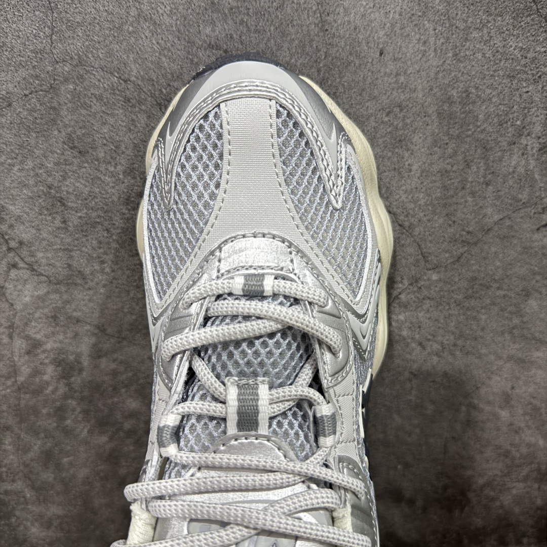 图片[5]-【纯原版】MLB Winner Chunky 25新款 NY百搭舒适休闲潮流运动厚底增高 防滑耐磨 低帮 老爹鞋 男女同款 银色 潮流厚底时尚街头赛博老爹鞋 MLB官方同步出货 虞书欣等众多潮流明星同款 高弹双层MD大底 原楦原档案数据开发版型（完美鞋头弧度/后套收口效果🆚市面文案版本‼️） 原厂立体填充鞋舌海绵 中底注胶孔原数据开发模具大底原厂转印标市面上唯一纯原版本 原材料打造 内增高6cm 原厂1：1模具开发 原厂进口纳米材质 原厂 全套手提袋 原盒雷射防伪标包装 天猫订单品质 官网尺码：35 36 36.5 37.5 38 38.5 39 40 40.5 41 42 42.5 43 44 45-选品中心