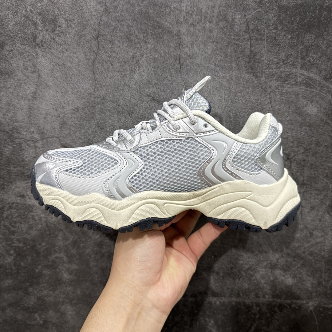 图片[2]-【纯原版】MLB Winner Chunky 25新款 NY百搭舒适休闲潮流运动厚底增高 防滑耐磨 低帮 老爹鞋 男女同款 银色 潮流厚底时尚街头赛博老爹鞋 MLB官方同步出货 虞书欣等众多潮流明星同款 高弹双层MD大底 原楦原档案数据开发版型（完美鞋头弧度/后套收口效果🆚市面文案版本‼️） 原厂立体填充鞋舌海绵 中底注胶孔原数据开发模具大底原厂转印标市面上唯一纯原版本 原材料打造 内增高6cm 原厂1：1模具开发 原厂进口纳米材质 原厂 全套手提袋 原盒雷射防伪标包装 天猫订单品质 官网尺码：35 36 36.5 37.5 38 38.5 39 40 40.5 41 42 42.5 43 44 45-选品中心