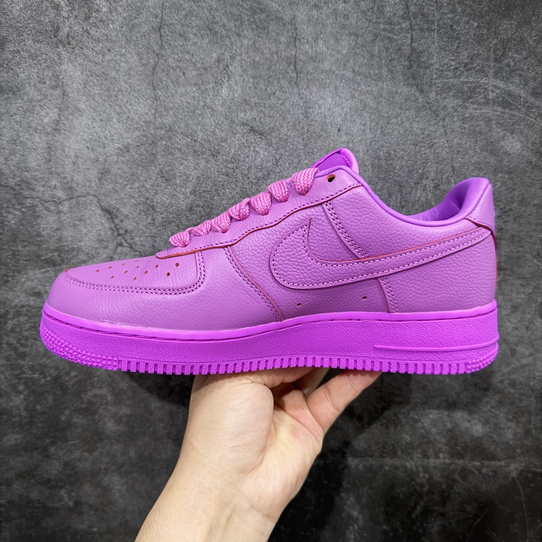 图片[2]-【S2纯原】CPFM x NK Air Force 1 Low 空军一号系列低帮 S2纯原生产线出品 经典百搭休闲运动板鞋“联名放大补丁字母”近日，A$AP Bari 在其官方社交媒体上预告了 Cactus Plant Flea Market(CPFM) 和 Nike Air Force 1 Low 的全新配色。 #此次全新推出的紫色和苔藓绿配色，保留了原始黑白版本的标志性风格，均采用皮革鞋面、尼龙鞋舌、带有反光底衬的「AIR SUNSHINE」及同色 AF1 橡胶鞋底。 货号：FQ7069-500 尺码：36 36.5 37.5 38 38.5 39 40 40.5 41 42 42.5 43 44 44.5 45 46 47.5-选品中心