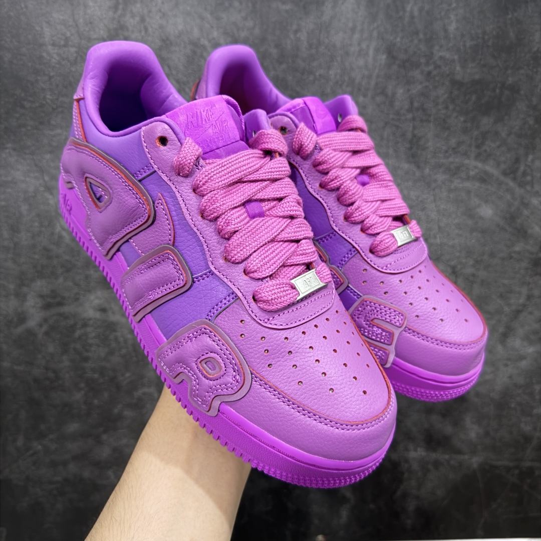 【S2纯原】CPFM x NK Air Force 1 Low 空军一号系列低帮 S2纯原生产线出品 经典百搭休闲运动板鞋“联名放大补丁字母”近日,A$AP Bari 在其官方社交媒体上预告了 Cactus Plant Flea Market(CPFM) 和 Nike Air Force 1 Low 的全新配色。 #此次全新推出的紫色和苔藓绿配色,保留了原始黑白版本的标志性风格,均采用皮革鞋面、尼龙鞋舌、带有反光底衬的「AIR SUNSHINE」及同色 AF1 橡胶鞋底。 货号:FQ7069-500 尺码:36 36.5 37.5 38 38.5 39 40 40.5 41 42 42.5 43 44 44.5 45 46 47.5-选品中心