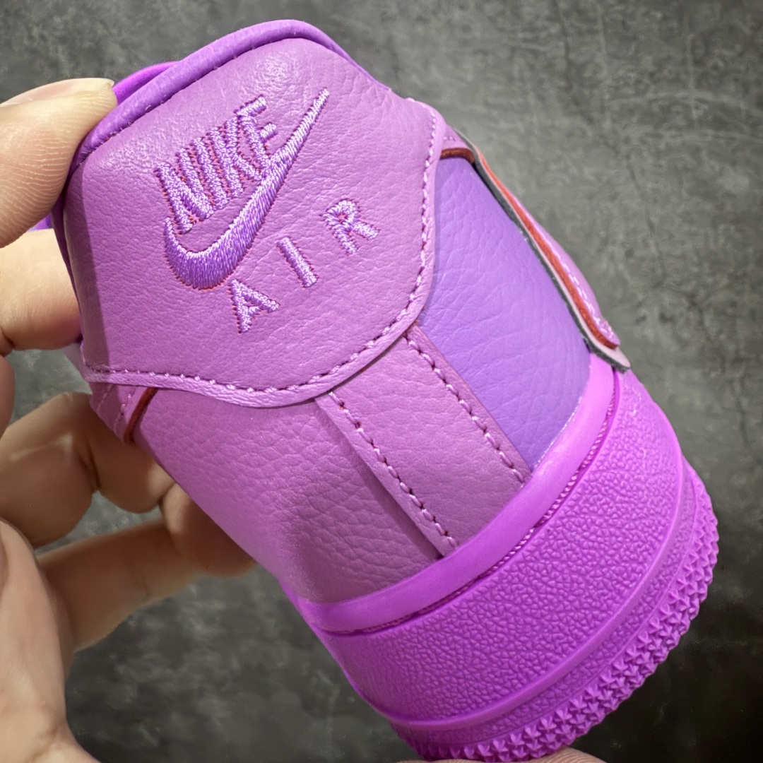 图片[2]-【S2纯原】CPFM x NK Air Force 1 Low 空军一号系列低帮 S2纯原生产线出品 经典百搭休闲运动板鞋“联名放大补丁字母”近日，A$AP Bari 在其官方社交媒体上预告了 Cactus Plant Flea Market(CPFM) 和 Nike Air Force 1 Low 的全新配色。 #此次全新推出的紫色和苔藓绿配色，保留了原始黑白版本的标志性风格，均采用皮革鞋面、尼龙鞋舌、带有反光底衬的「AIR SUNSHINE」及同色 AF1 橡胶鞋底。 货号：FQ7069-500 尺码：36 36.5 37.5 38 38.5 39 40 40.5 41 42 42.5 43 44 44.5 45 46 47.5-选品中心