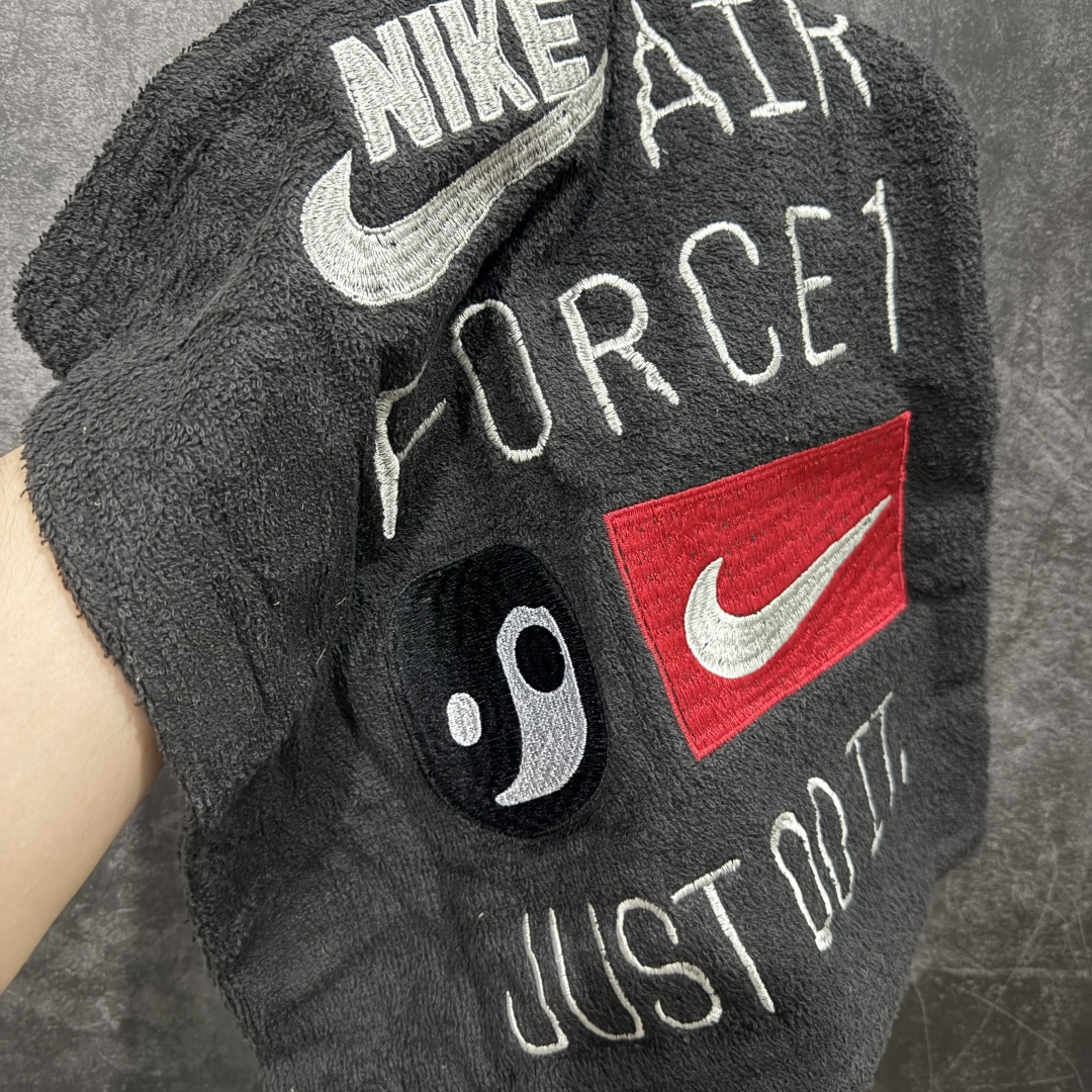 图片[9]-【S2纯原】CPFM x NK Air Force 1 Low 空军一号系列低帮 S2纯原生产线出品 经典百搭休闲运动板鞋“联名放大补丁字母”近日，A$AP Bari 在其官方社交媒体上预告了 Cactus Plant Flea Market(CPFM) 和 Nike Air Force 1 Low 的全新配色。 #此次全新推出的紫色和苔藓绿配色，保留了原始黑白版本的标志性风格，均采用皮革鞋面、尼龙鞋舌、带有反光底衬的「AIR SUNSHINE」及同色 AF1 橡胶鞋底。 货号：FQ7069-500 尺码：36 36.5 37.5 38 38.5 39 40 40.5 41 42 42.5 43 44 44.5 45 46 47.5-选品中心