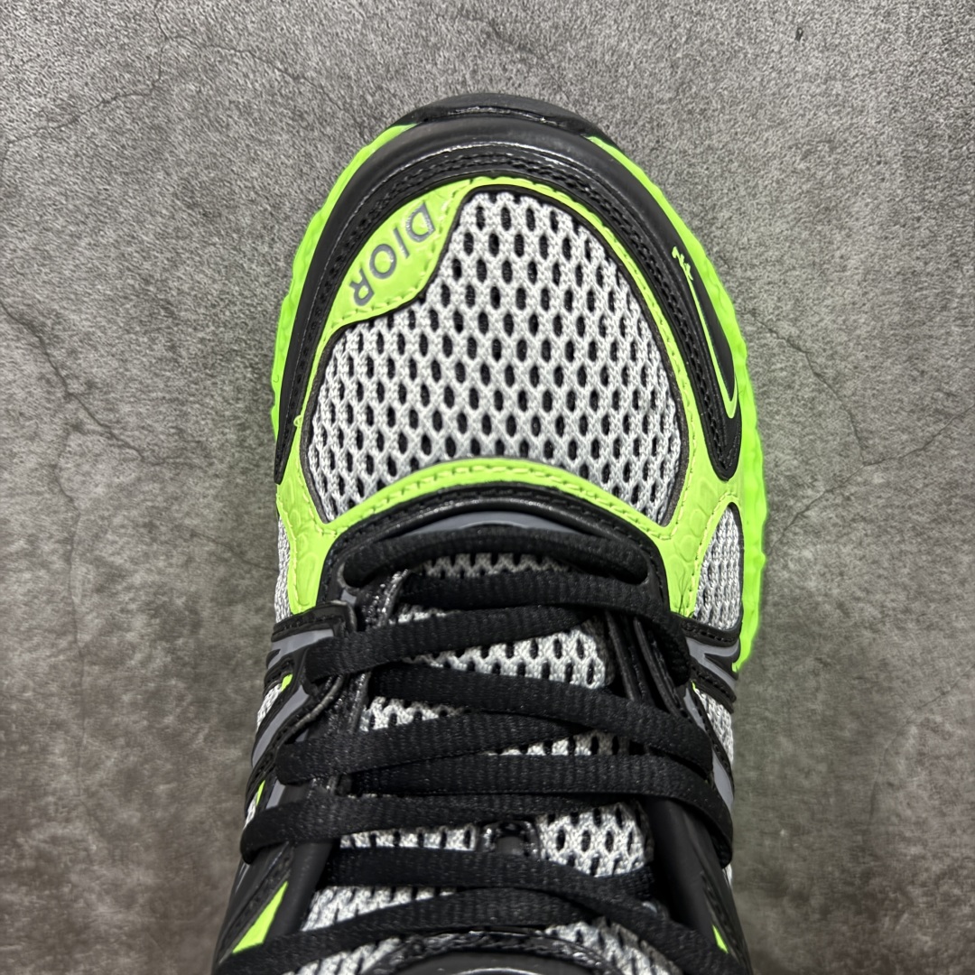 图片[5]-【广东纯原版本】Dior迪奥B35最新款老爹运动鞋 秋季新品，以时髦复古风格丰富经典系列。精心制作，可全年与休闲造型搭配 顺应复古市场的趋势的 Dad Shoes风格鞋款鞋舌上的Dior标志 也注明了这双鞋是运用了质感细腻的皮革和网眼布面材质拼接成鞋身，鞋身两侧有显眼的字母CD 表明身份，鞋身多处线条勾勒细节 让鞋子看起来不那么单调、复古立体感十足！配送专柜精美包装 面料：原版定制牛皮 内里：进口透气网里 鞋底：开模防滑大底 尺码： 35-45-选品中心