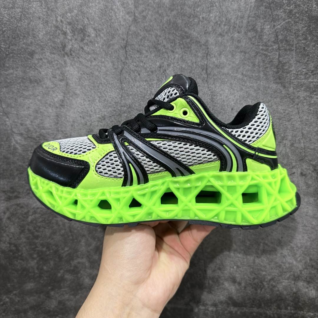 图片[2]-【广东纯原版本】Dior迪奥B35最新款老爹运动鞋 秋季新品，以时髦复古风格丰富经典系列。精心制作，可全年与休闲造型搭配 顺应复古市场的趋势的 Dad Shoes风格鞋款鞋舌上的Dior标志 也注明了这双鞋是运用了质感细腻的皮革和网眼布面材质拼接成鞋身，鞋身两侧有显眼的字母CD 表明身份，鞋身多处线条勾勒细节 让鞋子看起来不那么单调、复古立体感十足！配送专柜精美包装 面料：原版定制牛皮 内里：进口透气网里 鞋底：开模防滑大底 尺码： 35-45-选品中心