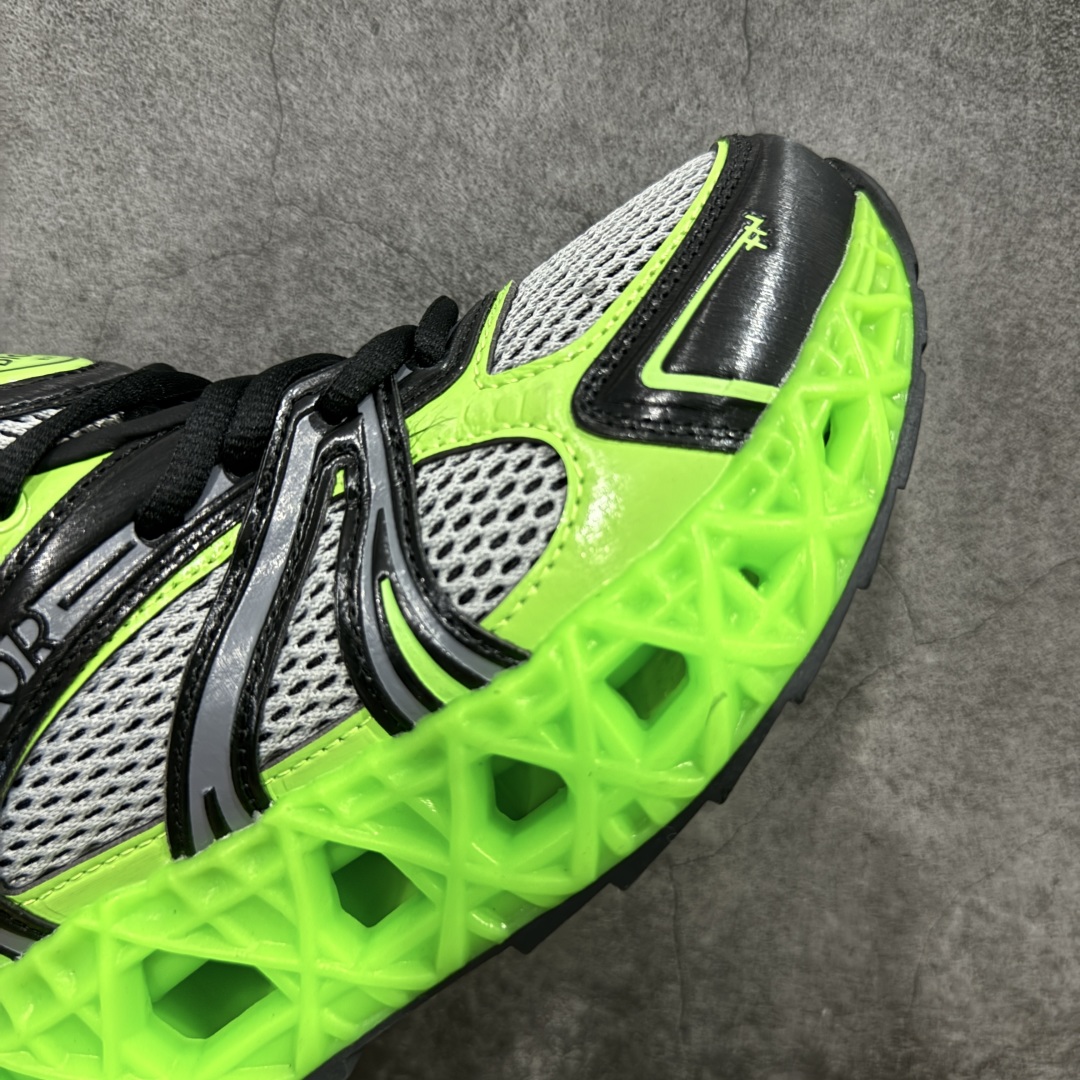 图片[6]-【广东纯原版本】Dior迪奥B35最新款老爹运动鞋 秋季新品，以时髦复古风格丰富经典系列。精心制作，可全年与休闲造型搭配 顺应复古市场的趋势的 Dad Shoes风格鞋款鞋舌上的Dior标志 也注明了这双鞋是运用了质感细腻的皮革和网眼布面材质拼接成鞋身，鞋身两侧有显眼的字母CD 表明身份，鞋身多处线条勾勒细节 让鞋子看起来不那么单调、复古立体感十足！配送专柜精美包装 面料：原版定制牛皮 内里：进口透气网里 鞋底：开模防滑大底 尺码： 35-45-选品中心