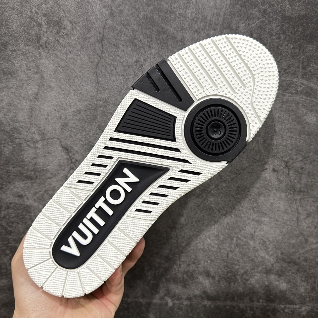 图片[9]-【顶级性价比版本】LV Trainer 黑灰水泥 双层飞机礼盒 中高端品质 价格超值不杀猪 非市面假特价版本 广东产 顶级品质 真材实料 不偷材料 市售数一数二的好货 放眼市场同价格绝对找不到比他更好的货⚠️ 工厂长期补货 价格优势供应 所有配色均原版购入开发打造 正确原版 超高还原度 空胶工艺 各细节到位 鞋面为细柔小牛皮 厚实织物鞋带正确扣子配件 正确牛仔布料无色差 图案对版对位 白色软质荔枝皮 老花压印到位 细节 版型全都没毛病 正确鞋垫 中高端零售 杀猪这个版本没毛病 品质见实拍 无需过多文案赘述！ 尺码： 39-45-选品中心