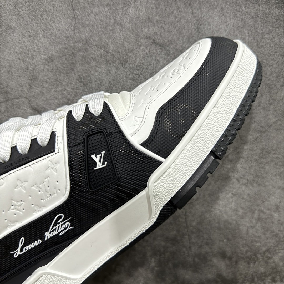 图片[6]-【顶级性价比版本】LV Trainer 3D黑白 双层飞机礼盒 中高端品质 价格超值不杀猪 非市面假特价版本 广东产 顶级品质 真材实料 不偷材料 市售数一数二的好货 放眼市场同价格绝对找不到比他更好的货⚠️ 工厂长期补货 价格优势供应 所有配色均原版购入开发打造 正确原版 超高还原度 空胶工艺 各细节到位 鞋面为细柔小牛皮 厚实织物鞋带正确扣子配件 正确牛仔布料无色差 图案对版对位 白色软质荔枝皮 老花压印到位 细节 版型全都没毛病 正确鞋垫 中高端零售 杀猪这个版本没毛病 品质见实拍 无需过多文案赘述！ 尺码： 39-45-选品中心