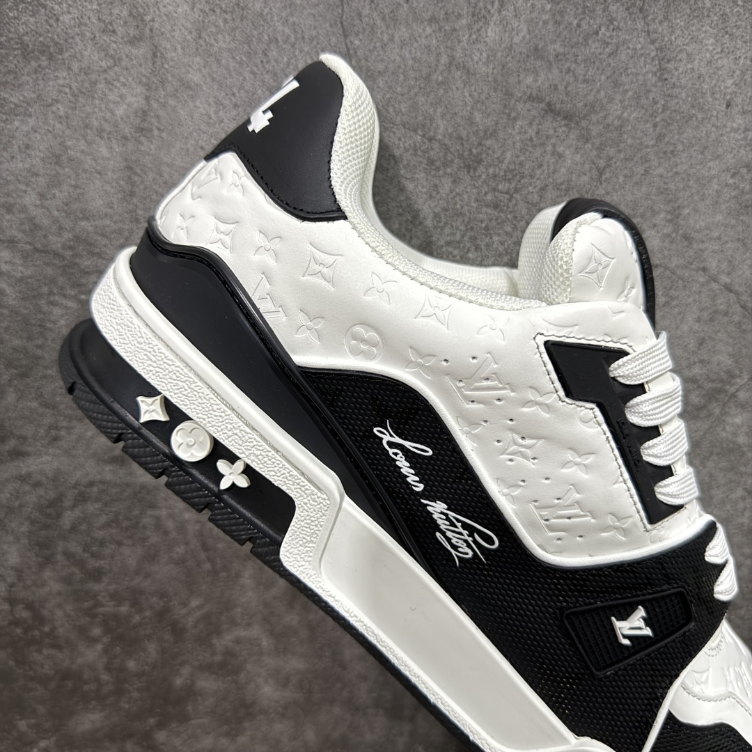 图片[7]-【顶级性价比版本】LV Trainer 3D黑白 双层飞机礼盒 中高端品质 价格超值不杀猪 非市面假特价版本 广东产 顶级品质 真材实料 不偷材料 市售数一数二的好货 放眼市场同价格绝对找不到比他更好的货⚠️ 工厂长期补货 价格优势供应 所有配色均原版购入开发打造 正确原版 超高还原度 空胶工艺 各细节到位 鞋面为细柔小牛皮 厚实织物鞋带正确扣子配件 正确牛仔布料无色差 图案对版对位 白色软质荔枝皮 老花压印到位 细节 版型全都没毛病 正确鞋垫 中高端零售 杀猪这个版本没毛病 品质见实拍 无需过多文案赘述！ 尺码： 39-45-选品中心