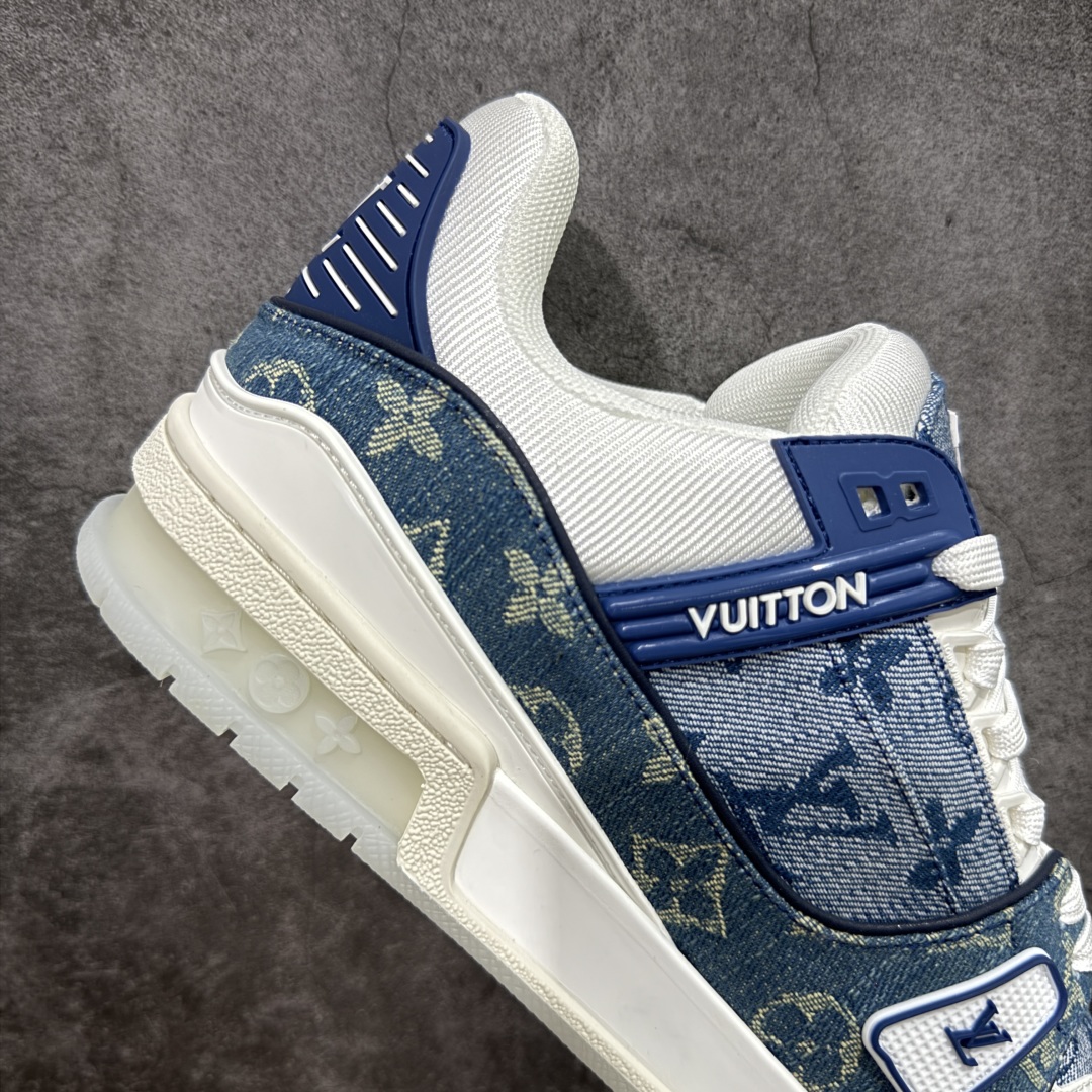 图片[7]-【顶级性价比版本】LV Trainer 满蓝牛仔 双层飞机礼盒 中高端品质 价格超值不杀猪 非市面假特价版本 广东产 顶级品质 真材实料 不偷材料 市售数一数二的好货 放眼市场同价格绝对找不到比他更好的货⚠️ 工厂长期补货 价格优势供应 所有配色均原版购入开发打造 正确原版 超高还原度 空胶工艺 各细节到位 鞋面为细柔小牛皮 厚实织物鞋带正确扣子配件 正确牛仔布料无色差 图案对版对位 白色软质荔枝皮 老花压印到位 细节 版型全都没毛病 正确鞋垫 中高端零售 杀猪这个版本没毛病 品质见实拍 无需过多文案赘述！ 尺码： 39-45-选品中心