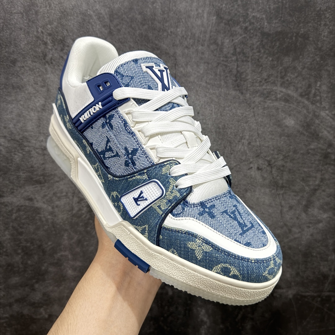 图片[3]-【顶级性价比版本】LV Trainer 满蓝牛仔 双层飞机礼盒 中高端品质 价格超值不杀猪 非市面假特价版本 广东产 顶级品质 真材实料 不偷材料 市售数一数二的好货 放眼市场同价格绝对找不到比他更好的货⚠️ 工厂长期补货 价格优势供应 所有配色均原版购入开发打造 正确原版 超高还原度 空胶工艺 各细节到位 鞋面为细柔小牛皮 厚实织物鞋带正确扣子配件 正确牛仔布料无色差 图案对版对位 白色软质荔枝皮 老花压印到位 细节 版型全都没毛病 正确鞋垫 中高端零售 杀猪这个版本没毛病 品质见实拍 无需过多文案赘述！ 尺码： 39-45-选品中心