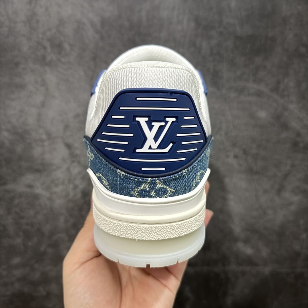 图片[4]-【顶级性价比版本】LV Trainer 满蓝牛仔 双层飞机礼盒 中高端品质 价格超值不杀猪 非市面假特价版本 广东产 顶级品质 真材实料 不偷材料 市售数一数二的好货 放眼市场同价格绝对找不到比他更好的货⚠️ 工厂长期补货 价格优势供应 所有配色均原版购入开发打造 正确原版 超高还原度 空胶工艺 各细节到位 鞋面为细柔小牛皮 厚实织物鞋带正确扣子配件 正确牛仔布料无色差 图案对版对位 白色软质荔枝皮 老花压印到位 细节 版型全都没毛病 正确鞋垫 中高端零售 杀猪这个版本没毛病 品质见实拍 无需过多文案赘述！ 尺码： 39-45-选品中心