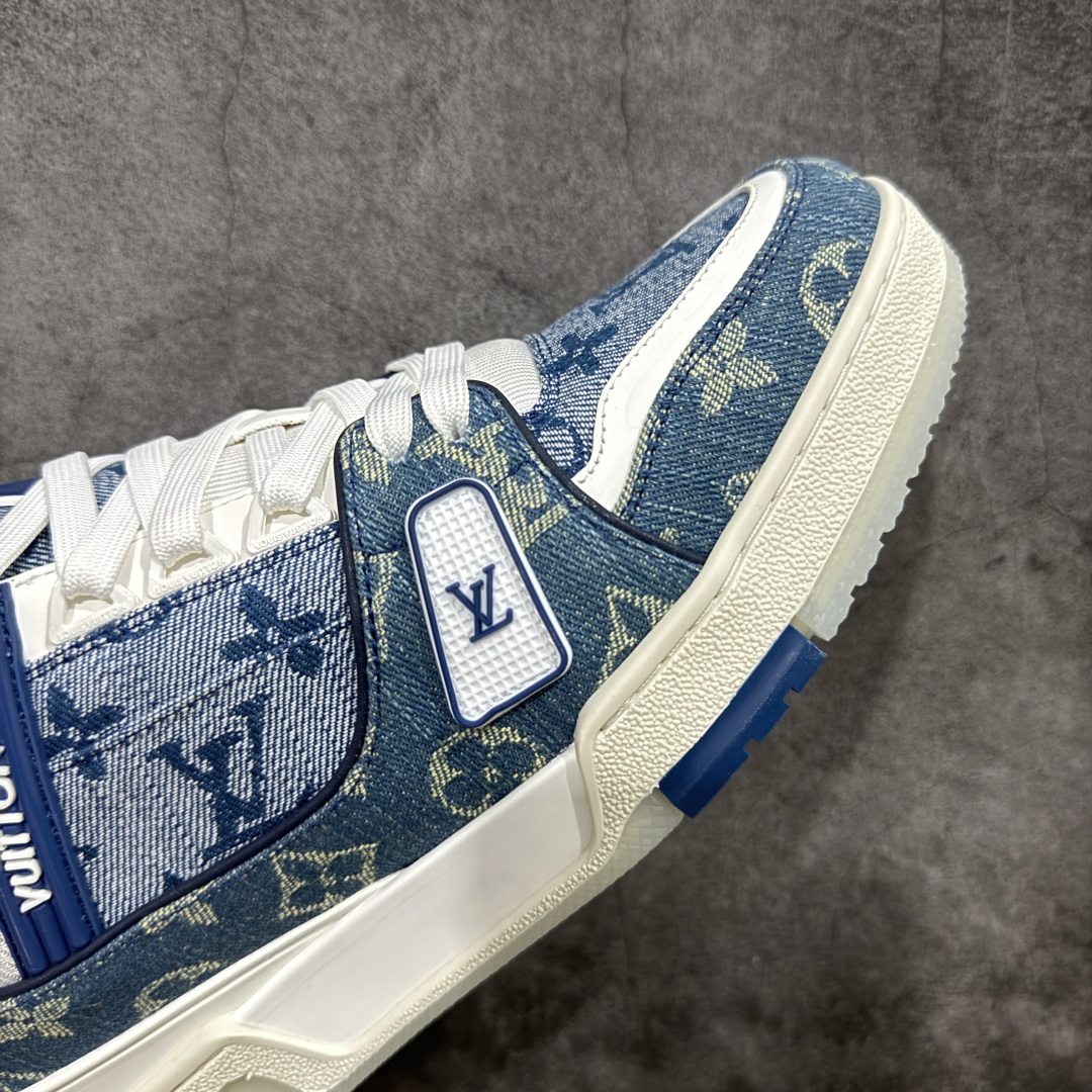 图片[6]-【顶级性价比版本】LV Trainer 满蓝牛仔 双层飞机礼盒 中高端品质 价格超值不杀猪 非市面假特价版本 广东产 顶级品质 真材实料 不偷材料 市售数一数二的好货 放眼市场同价格绝对找不到比他更好的货⚠️ 工厂长期补货 价格优势供应 所有配色均原版购入开发打造 正确原版 超高还原度 空胶工艺 各细节到位 鞋面为细柔小牛皮 厚实织物鞋带正确扣子配件 正确牛仔布料无色差 图案对版对位 白色软质荔枝皮 老花压印到位 细节 版型全都没毛病 正确鞋垫 中高端零售 杀猪这个版本没毛病 品质见实拍 无需过多文案赘述！ 尺码： 39-45-选品中心