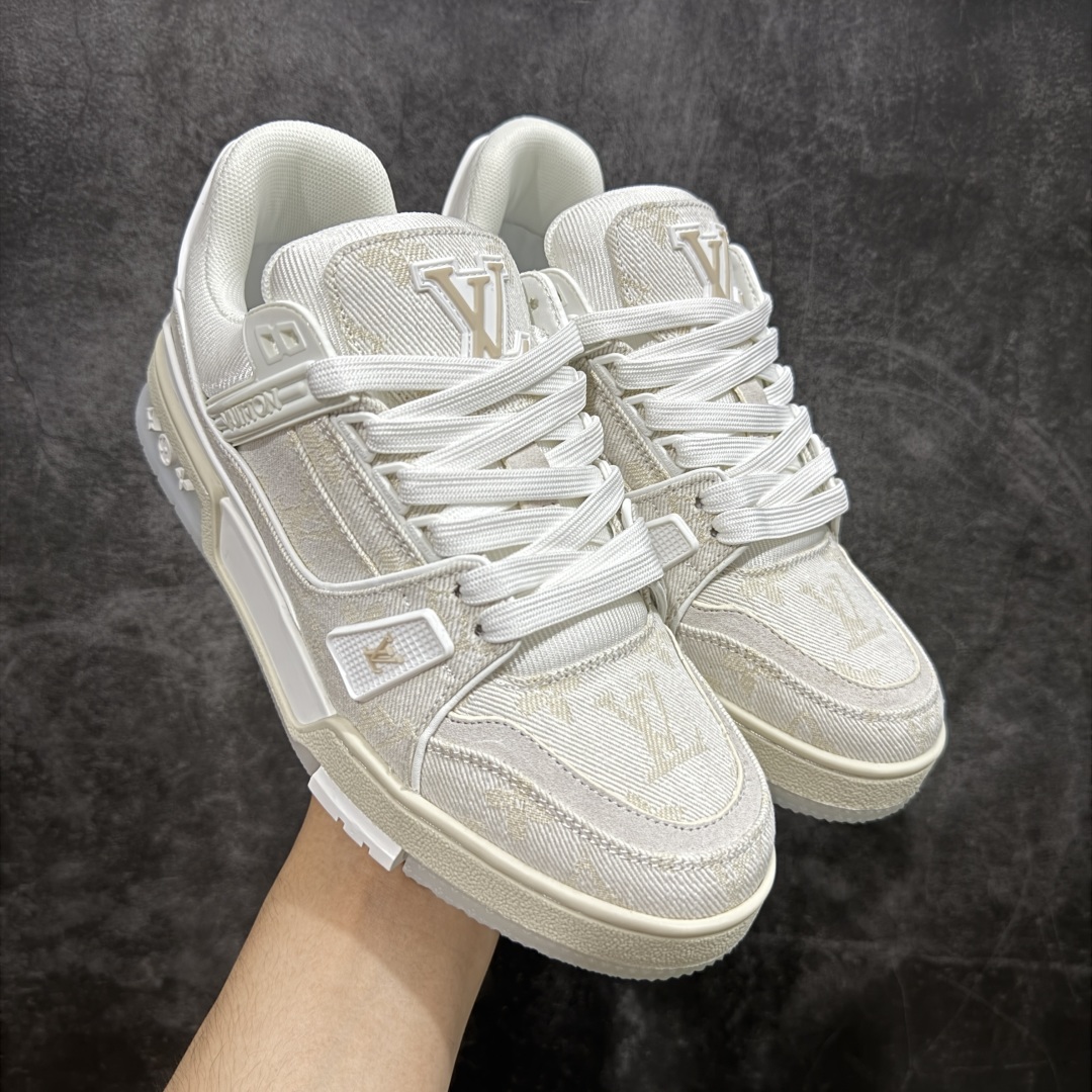 图片[5]-【顶级性价比版本】LV Trainer 合集 双层飞机礼盒 中高端品质 价格超值不杀猪 非市面假特价版本 广东产 顶级品质 真材实料 不偷材料 市售数一数二的好货 放眼市场同价格绝对找不到比他更好的货⚠️ 工厂长期补货 价格优势供应 所有配色均原版购入开发打造 正确原版 超高还原度 空胶工艺 各细节到位 鞋面为细柔小牛皮 厚实织物鞋带正确扣子配件 正确牛仔布料无色差 图案对版对位 白色软质荔枝皮 老花压印到位 细节 版型全都没毛病 正确鞋垫 中高端零售 杀猪这个版本没毛病 品质见实拍 无需过多文案赘述！ 尺码： 39-45-选品中心