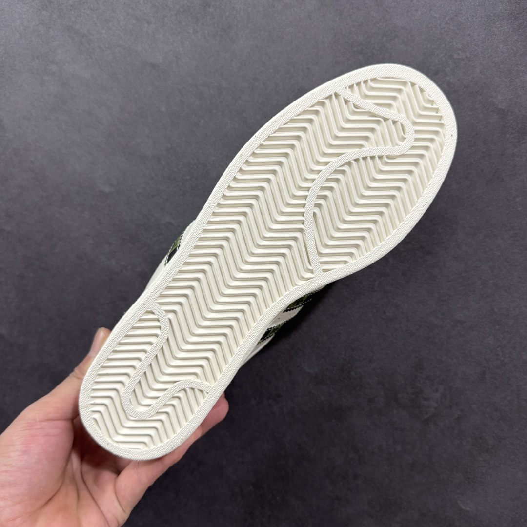 图片[9]-【定制版】AD Originals Superstar 经典复古贝壳头板鞋 XS0009 诞生于1969年 是第一双将全皮面鞋 身与橡胶鞋头结合在一起的低帮篮球鞋 Superstar最开始 是作为高帮篮球鞋Pro Model的低帮版本而出现的 但因为其独特和醒目的橡胶鞋头造型而让大家熟知 被大家形象地称为\”shelltoe\”贝壳头 在70年代的美国职业篮球场上 接近3/4的NBA球员都将这双Superstar作为场上用鞋 80年代之后 经过不断的改良和发展 Superstar逐渐成为横跨时装、音乐、街头文化、休闲和运动等各大领域的时尚潮鞋 尺码：36 36.5 37 38 38.5 39 40 40.5 41 42 42.5 43 44 44.5 45 编码：CCB290300-选品中心