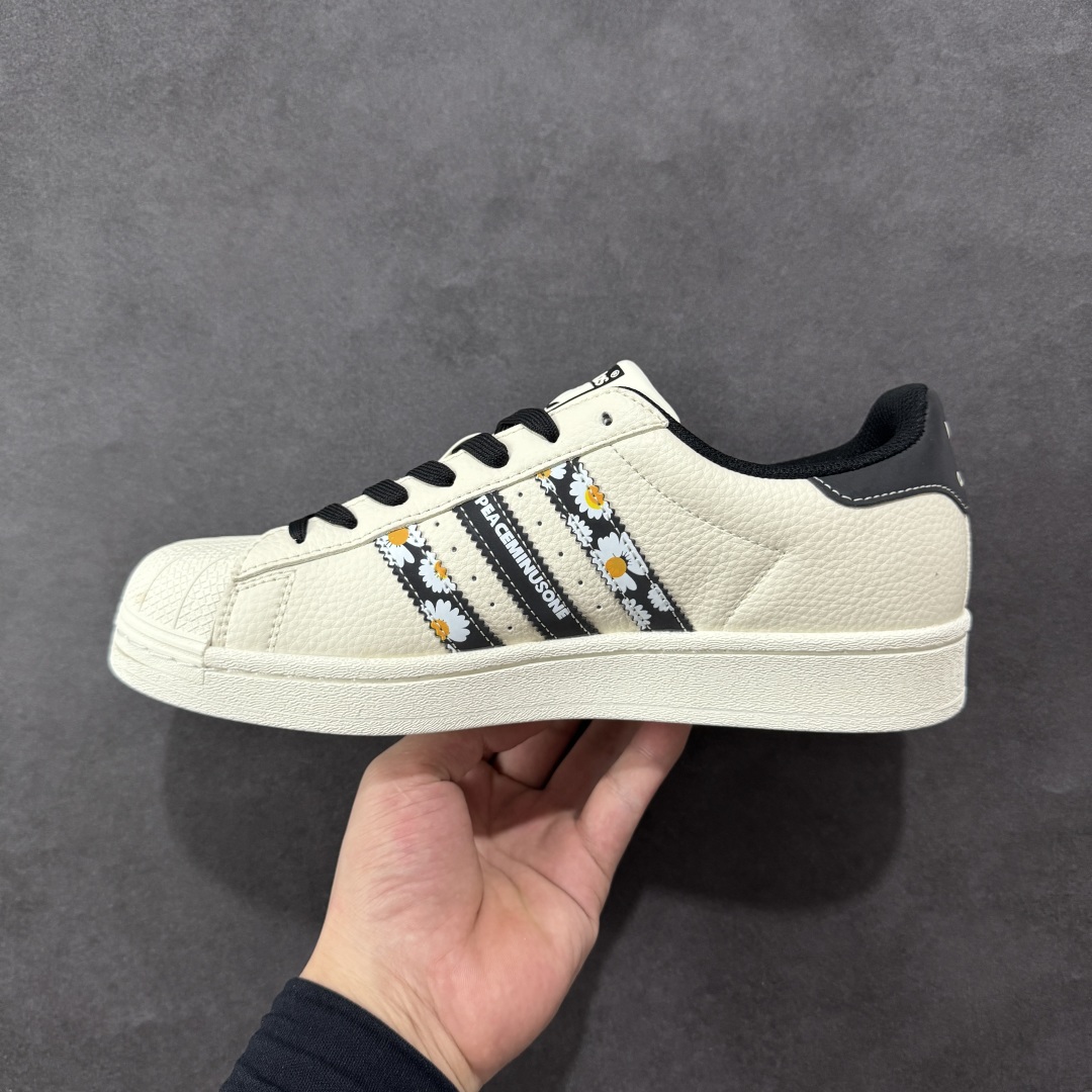  
【定制版】AD Originals Superstar x 小雏菊
采用全新头层拼接皮革材质
后跟采