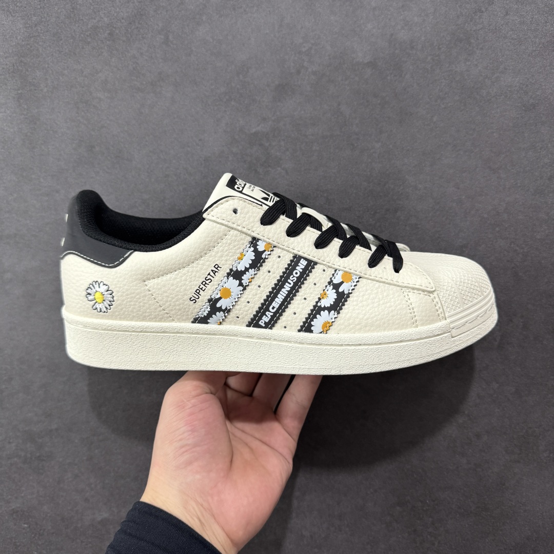  
【定制版】AD Originals Superstar x 小雏菊
采用全新头层拼接皮革材质
后跟采