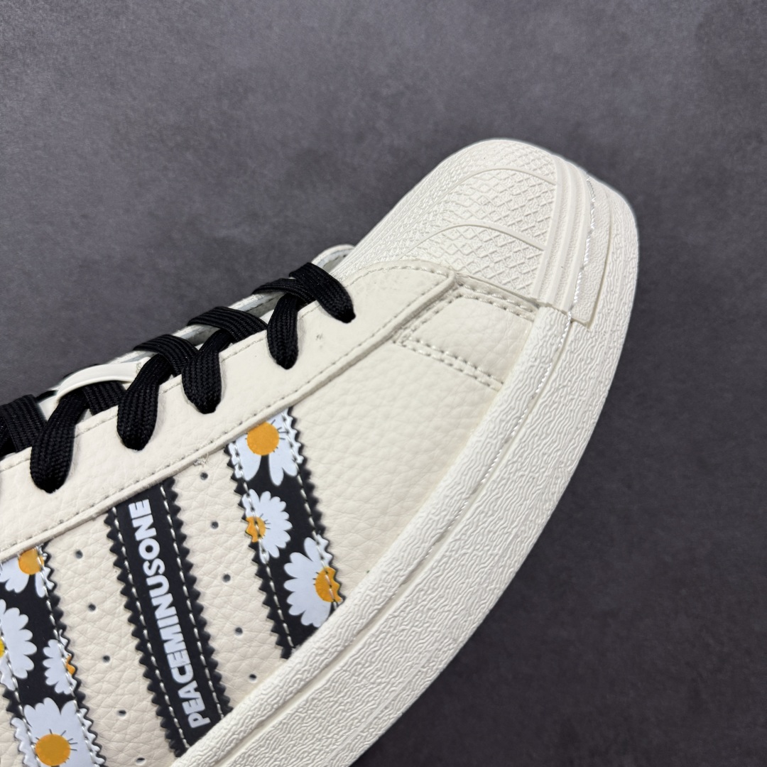  
【定制版】AD Originals Superstar x 小雏菊
采用全新头层拼接皮革材质
后跟采