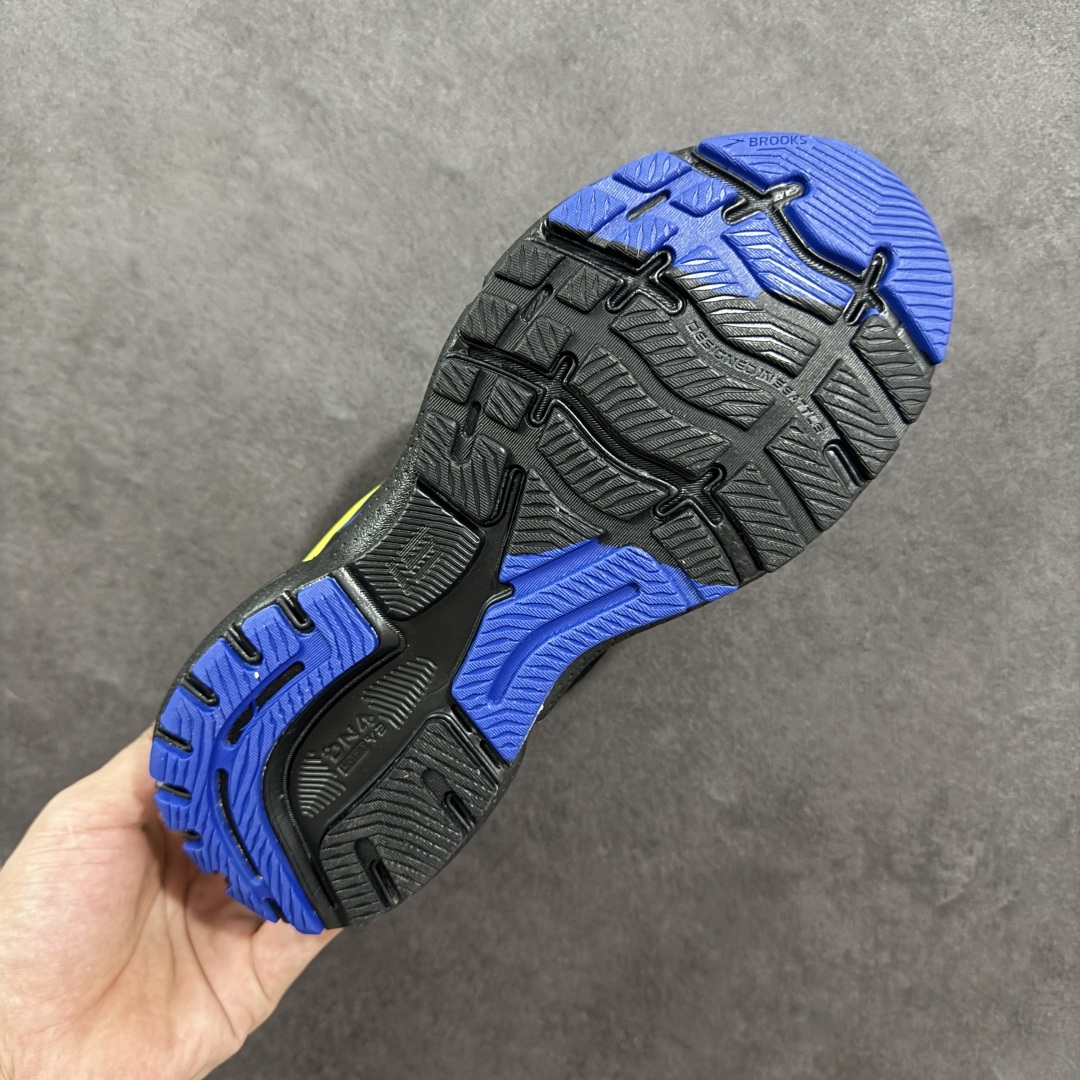 图片[9]-【公司级】布鲁克斯Brooks Ghost 幽灵 15 经典鞋款厚底增高运动老爹鞋 幽灵麦克斯，作为Brooks家的次顶级缓震跑鞋，Ghost 幽灵凭借优秀的脚感和穿着体验一直备受好评，是Brooks最畅销的鞋款之一。Ghost 15延续了该系列简洁大方的家族式设计语言，整体设计干净利落，大大的logo在沉稳中又透露着一丝张扬，任何年纪的跑者穿着都不会有违和感。工程针织鞋面带来贴合式的包裹体验，鞋面有一定的厚度，春秋，冬季都是非常不错的选择。大大的压胶LOGO有一定的拉扯强度，在优化鞋身设计的同时起到了稳定鞋面，提升稳定性的作用。鞋尖做了加强处理，而且硬度很高，来提升前掌的舒适度和保护性。后跟采用硬质港宝搭配环绕TPU的组合，来提升鞋身稳定性，配合充分的泡棉填充，包裹感十足。Ghost 15的中底采用了一体式DNA Loft V2泡棉，具有非常好的缓震性能，滚定性也非常好。橡胶厚度非常可观，鞋底巨大凹槽纹路，抓地性和止滑性都非常棒。Ghost 15的定位更偏向是一双综训鞋，兼顾缓震效能的同时回弹效果更佳。 尺码：36-46-选品中心