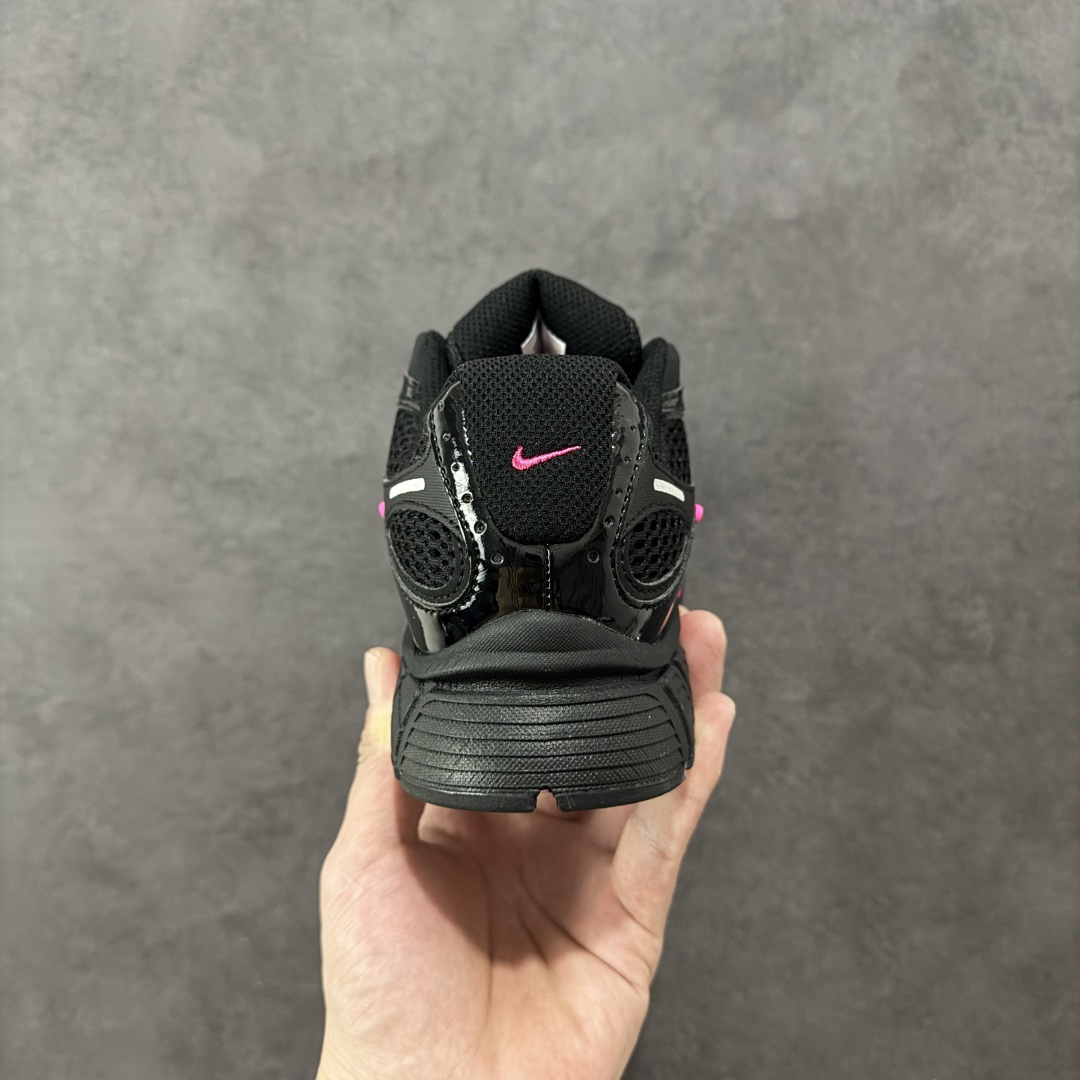 图片[4]-【公司级】NK V5 RNR 舒适百搭防滑耐磨低帮跑步鞋 HJ5228-007 舒适有型适合日常穿着 该鞋款延续千禧年经典设计搭载泡绵中底 厚实而轻盈匠心细节巧搭立体耐克勾标志焕新演绎复古跑鞋 鞋款从千禧年美学汲取灵感 混搭多种材质突显层次感立体感和传统跑步风范 尺码：36 36.5 37.5 38 38.5 39 40 40.5 41 42 42.5 43 44 44.5 45-选品中心