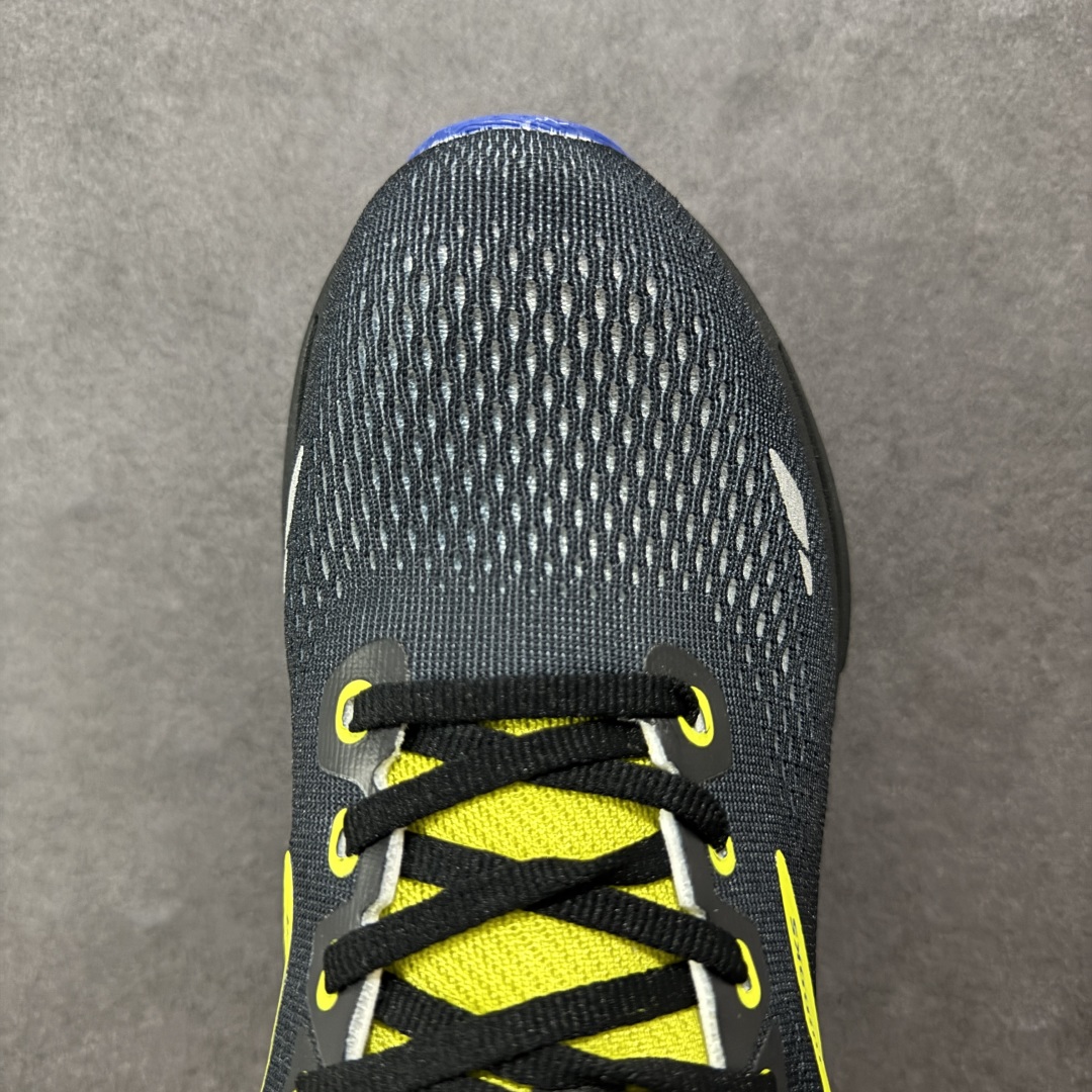 图片[8]-【公司级】布鲁克斯Brooks Ghost 幽灵 15 经典鞋款厚底增高运动老爹鞋 幽灵麦克斯，作为Brooks家的次顶级缓震跑鞋，Ghost 幽灵凭借优秀的脚感和穿着体验一直备受好评，是Brooks最畅销的鞋款之一。Ghost 15延续了该系列简洁大方的家族式设计语言，整体设计干净利落，大大的logo在沉稳中又透露着一丝张扬，任何年纪的跑者穿着都不会有违和感。工程针织鞋面带来贴合式的包裹体验，鞋面有一定的厚度，春秋，冬季都是非常不错的选择。大大的压胶LOGO有一定的拉扯强度，在优化鞋身设计的同时起到了稳定鞋面，提升稳定性的作用。鞋尖做了加强处理，而且硬度很高，来提升前掌的舒适度和保护性。后跟采用硬质港宝搭配环绕TPU的组合，来提升鞋身稳定性，配合充分的泡棉填充，包裹感十足。Ghost 15的中底采用了一体式DNA Loft V2泡棉，具有非常好的缓震性能，滚定性也非常好。橡胶厚度非常可观，鞋底巨大凹槽纹路，抓地性和止滑性都非常棒。Ghost 15的定位更偏向是一双综训鞋，兼顾缓震效能的同时回弹效果更佳。 尺码：36-46-选品中心