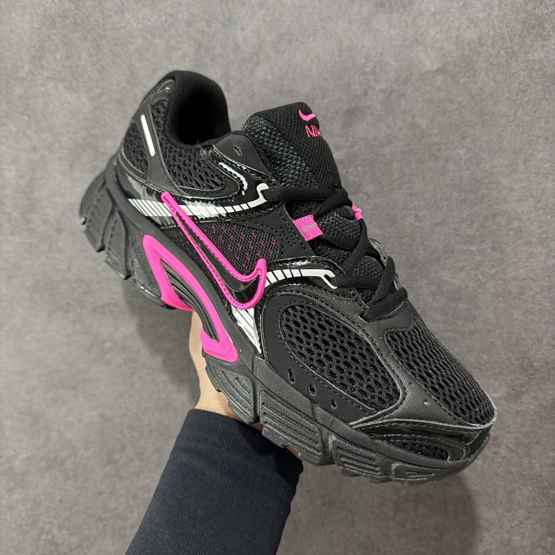 图片[3]-【公司级】NK V5 RNR 舒适百搭防滑耐磨低帮跑步鞋 HJ5228-007 舒适有型适合日常穿着 该鞋款延续千禧年经典设计搭载泡绵中底 厚实而轻盈匠心细节巧搭立体耐克勾标志焕新演绎复古跑鞋 鞋款从千禧年美学汲取灵感 混搭多种材质突显层次感立体感和传统跑步风范 尺码：36 36.5 37.5 38 38.5 39 40 40.5 41 42 42.5 43 44 44.5 45-选品中心