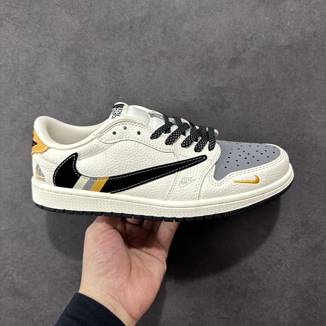 【定制版】Nike Air Jordan 1 x Travis Scott AJ1倒勾 乔一倒钩 北面联名款 耐克 低帮文化篮球鞋 完美品质出货 细节如图所示 鞋面切割工整 冲孔整齐干净 中底拉帮线 整体清洁度非常好 货号:XB1979 004 尺码:36 36.5 37.5 38 38.5 39 40 40.5 41 42 42.5 43 44 45-选品中心