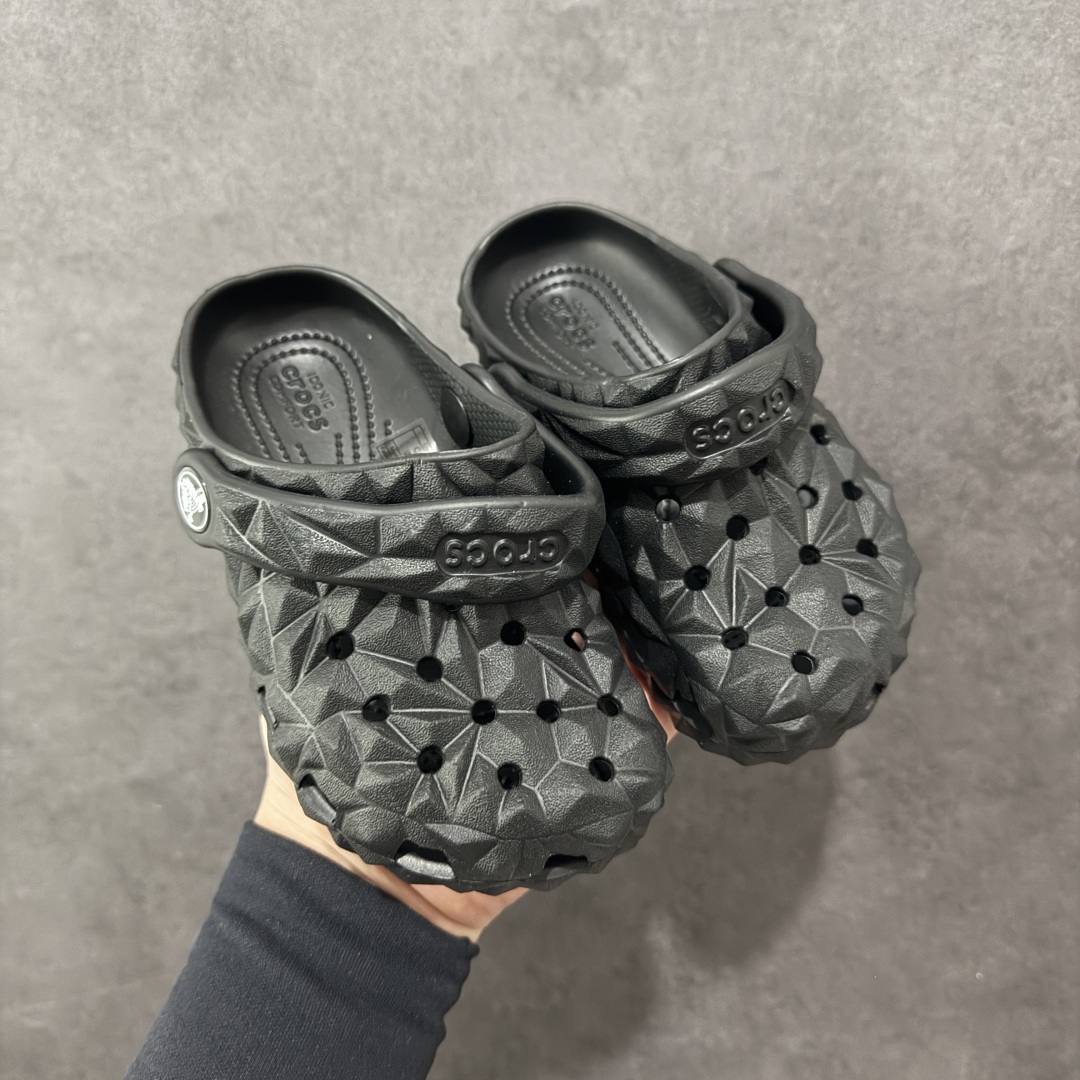 图片[8]-【公司级】童鞋 Crocs Classic Clog 卡骆驰 经典明星洞洞凉鞋  #透明防水袋包装 注意配件需单独购买 超轻Croslite专利材料打造 鞋面更加耐用易清洗  尺码：C8（25）C9（26） C10（27）C11（28）C12（29）C13（30-31）J1（32）J2（33-34）J3（35-36）-选品中心