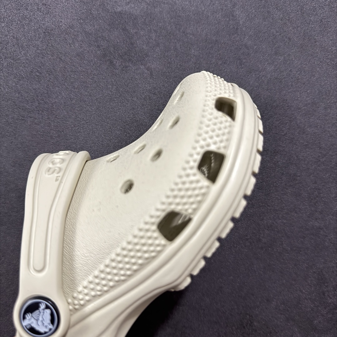 图片[5]-【公司级】童鞋 Crocs Classic Clog 卡骆驰 经典明星洞洞凉鞋  #透明防水袋包装 注意配件需单独购买 超轻Croslite专利材料打造 鞋面更加耐用易清洗  尺码：C8（25）C9（26） C10（27）C11（28）C12（29）C13（30-31）J1（32）J2（33-34）J3（35-36）-选品中心