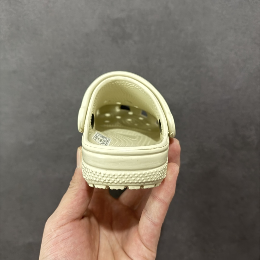 图片[4]-【公司级】童鞋 Crocs Classic Clog 卡骆驰 经典明星洞洞凉鞋  #透明防水袋包装 注意配件需单独购买 超轻Croslite专利材料打造 鞋面更加耐用易清洗  尺码：C8（25）C9（26） C10（27）C11（28）C12（29）C13（30-31）J1（32）J2（33-34）J3（35-36）-选品中心
