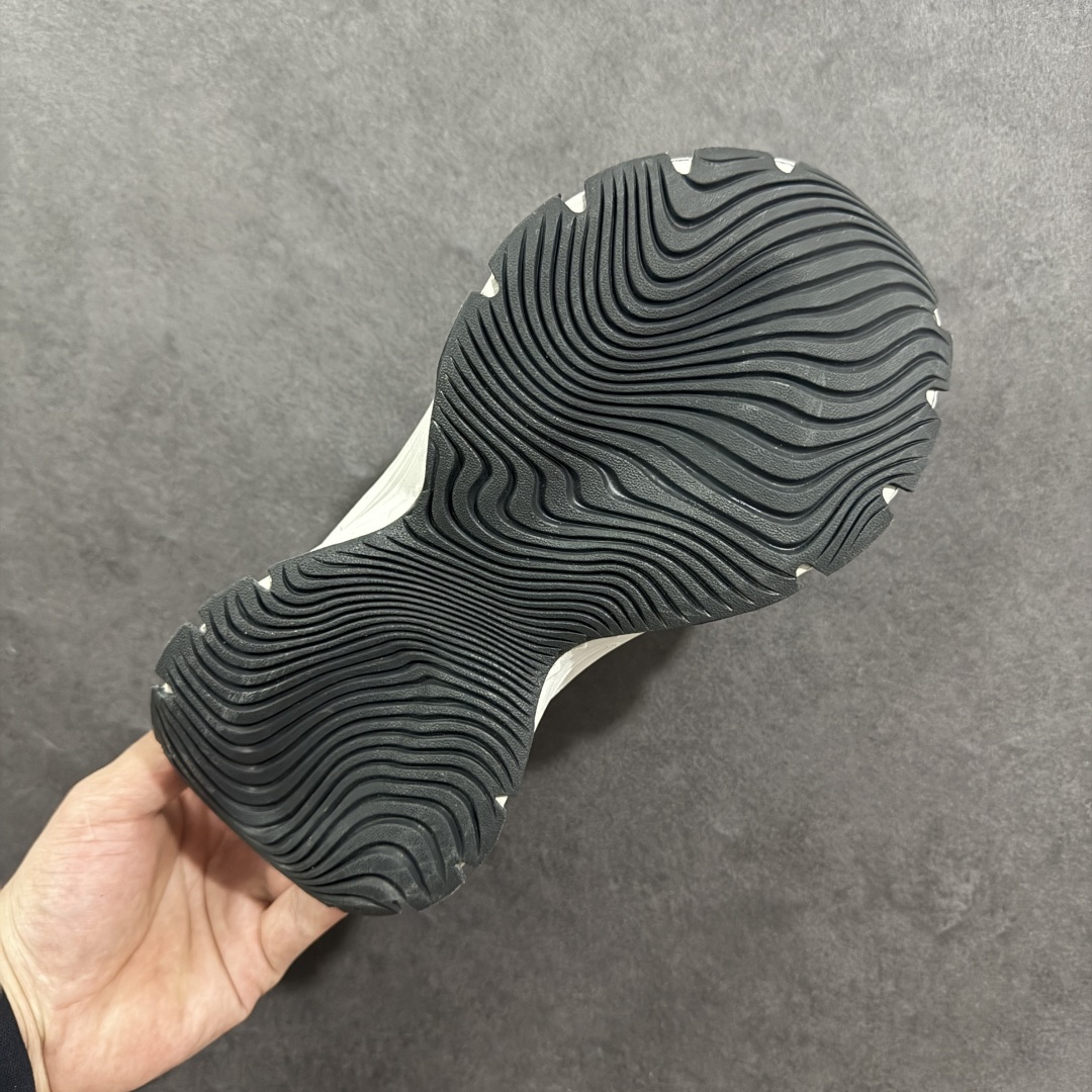 图片[9]-【HZ纯原】Adidas XLG MTW系列 舒适防滑透气 低帮 阿迪达斯 休闲跑步鞋 鞋面是透气网面和皮革拼接 脚感轻盈 不闷汗 每次穿着跑步都感觉脚底在自由呼吸 鞋底是经典的防滑设计 纹路很深 抓地力超稳 低帮设计 显脚踝纤细 却不失满满的包围安全感 货号：JS1501 尺码：36 36.5 37 38 38.5 39 40 40.5 41 42 42.5 43 44 45-选品中心