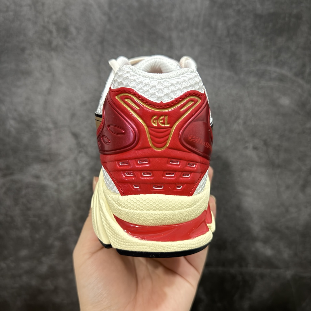 图片[4]-【总裁版】 ASICS GEL-KAYANO 14 亚瑟士系列轻量缓震休闲运动跑步鞋 市场天花板品质 鞋型细节秒杀市场流通版本 知名大厂出品 原版开发 细节完美把控 独家私模五层组合大底 原厂定制缓震硅胶加持 原盒原配 官方四联吊牌 一比一同步原鞋工艺和用料 后跟一样采用了GEL缓震胶 整体系列设计非常的科技感！ 锻炼跑步的同时让你一样时尚百搭！ 设计师 Hidenori Yamashita 以「Flash」一词为灵感，创造出未来感金属色鞋面，改造升级内在性能，由内而外全面革新，为 GEL-KAYANO 家族传承及经典跑鞋文化的延续，创下里程碑式作品。ASICS GEL – KAYANO 14 跑鞋重新诠释了复古的跑步形状，并以其 2000 年代后期的美学理念重新铺装，银色与蓝色的鞋面极为高档.网面铺陈与鞋面、鞋头多处细节位增添了透气性。ASICS GEL – KAYANO 14的鞋后跟部中底上以及多密度耐磨鞋底增加了 GEL 缓震胶，提供高抗冲击性、缓冲性、可保护脚部免受地面冲击的影响，穿着舒适性十足「入手同款」 尺码：36 37 37.5 38 39 39.5 40.5 41.5 42 42.5 43.5 44 45 46-选品中心