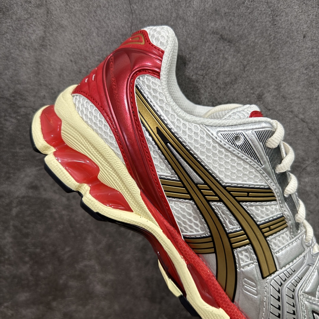 图片[7]-【总裁版】 ASICS GEL-KAYANO 14 亚瑟士系列轻量缓震休闲运动跑步鞋 市场天花板品质 鞋型细节秒杀市场流通版本 知名大厂出品 原版开发 细节完美把控 独家私模五层组合大底 原厂定制缓震硅胶加持 原盒原配 官方四联吊牌 一比一同步原鞋工艺和用料 后跟一样采用了GEL缓震胶 整体系列设计非常的科技感！ 锻炼跑步的同时让你一样时尚百搭！ 设计师 Hidenori Yamashita 以「Flash」一词为灵感，创造出未来感金属色鞋面，改造升级内在性能，由内而外全面革新，为 GEL-KAYANO 家族传承及经典跑鞋文化的延续，创下里程碑式作品。ASICS GEL – KAYANO 14 跑鞋重新诠释了复古的跑步形状，并以其 2000 年代后期的美学理念重新铺装，银色与蓝色的鞋面极为高档.网面铺陈与鞋面、鞋头多处细节位增添了透气性。ASICS GEL – KAYANO 14的鞋后跟部中底上以及多密度耐磨鞋底增加了 GEL 缓震胶，提供高抗冲击性、缓冲性、可保护脚部免受地面冲击的影响，穿着舒适性十足「入手同款」 尺码：36 37 37.5 38 39 39.5 40.5 41.5 42 42.5 43.5 44 45 46-选品中心