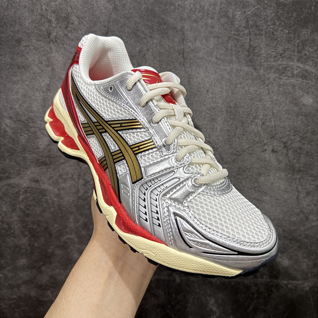 图片[3]-【总裁版】 ASICS GEL-KAYANO 14 亚瑟士系列轻量缓震休闲运动跑步鞋 市场天花板品质 鞋型细节秒杀市场流通版本 知名大厂出品 原版开发 细节完美把控 独家私模五层组合大底 原厂定制缓震硅胶加持 原盒原配 官方四联吊牌 一比一同步原鞋工艺和用料 后跟一样采用了GEL缓震胶 整体系列设计非常的科技感！ 锻炼跑步的同时让你一样时尚百搭！ 设计师 Hidenori Yamashita 以「Flash」一词为灵感，创造出未来感金属色鞋面，改造升级内在性能，由内而外全面革新，为 GEL-KAYANO 家族传承及经典跑鞋文化的延续，创下里程碑式作品。ASICS GEL – KAYANO 14 跑鞋重新诠释了复古的跑步形状，并以其 2000 年代后期的美学理念重新铺装，银色与蓝色的鞋面极为高档.网面铺陈与鞋面、鞋头多处细节位增添了透气性。ASICS GEL – KAYANO 14的鞋后跟部中底上以及多密度耐磨鞋底增加了 GEL 缓震胶，提供高抗冲击性、缓冲性、可保护脚部免受地面冲击的影响，穿着舒适性十足「入手同款」 尺码：36 37 37.5 38 39 39.5 40.5 41.5 42 42.5 43.5 44 45 46-选品中心