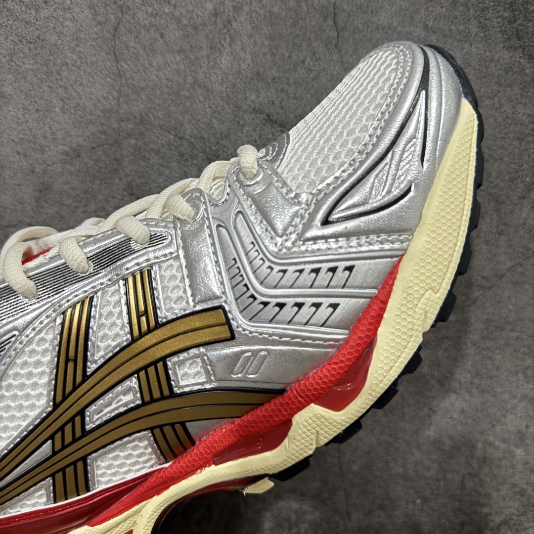 图片[6]-【总裁版】 ASICS GEL-KAYANO 14 亚瑟士系列轻量缓震休闲运动跑步鞋 市场天花板品质 鞋型细节秒杀市场流通版本 知名大厂出品 原版开发 细节完美把控 独家私模五层组合大底 原厂定制缓震硅胶加持 原盒原配 官方四联吊牌 一比一同步原鞋工艺和用料 后跟一样采用了GEL缓震胶 整体系列设计非常的科技感！ 锻炼跑步的同时让你一样时尚百搭！ 设计师 Hidenori Yamashita 以「Flash」一词为灵感，创造出未来感金属色鞋面，改造升级内在性能，由内而外全面革新，为 GEL-KAYANO 家族传承及经典跑鞋文化的延续，创下里程碑式作品。ASICS GEL – KAYANO 14 跑鞋重新诠释了复古的跑步形状，并以其 2000 年代后期的美学理念重新铺装，银色与蓝色的鞋面极为高档.网面铺陈与鞋面、鞋头多处细节位增添了透气性。ASICS GEL – KAYANO 14的鞋后跟部中底上以及多密度耐磨鞋底增加了 GEL 缓震胶，提供高抗冲击性、缓冲性、可保护脚部免受地面冲击的影响，穿着舒适性十足「入手同款」 尺码：36 37 37.5 38 39 39.5 40.5 41.5 42 42.5 43.5 44 45 46-选品中心