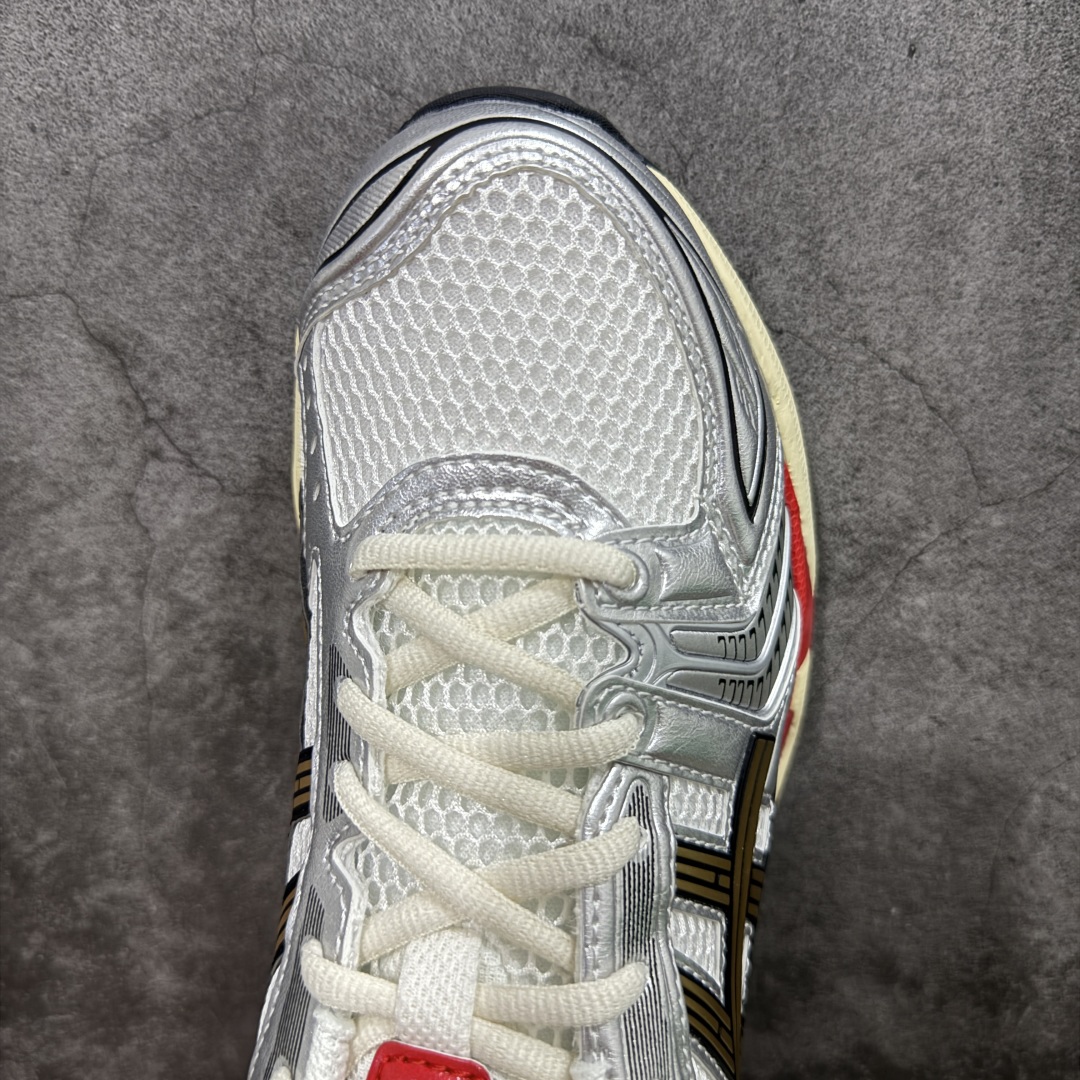 图片[5]-【总裁版】 ASICS GEL-KAYANO 14 亚瑟士系列轻量缓震休闲运动跑步鞋 市场天花板品质 鞋型细节秒杀市场流通版本 知名大厂出品 原版开发 细节完美把控 独家私模五层组合大底 原厂定制缓震硅胶加持 原盒原配 官方四联吊牌 一比一同步原鞋工艺和用料 后跟一样采用了GEL缓震胶 整体系列设计非常的科技感！ 锻炼跑步的同时让你一样时尚百搭！ 设计师 Hidenori Yamashita 以「Flash」一词为灵感，创造出未来感金属色鞋面，改造升级内在性能，由内而外全面革新，为 GEL-KAYANO 家族传承及经典跑鞋文化的延续，创下里程碑式作品。ASICS GEL – KAYANO 14 跑鞋重新诠释了复古的跑步形状，并以其 2000 年代后期的美学理念重新铺装，银色与蓝色的鞋面极为高档.网面铺陈与鞋面、鞋头多处细节位增添了透气性。ASICS GEL – KAYANO 14的鞋后跟部中底上以及多密度耐磨鞋底增加了 GEL 缓震胶，提供高抗冲击性、缓冲性、可保护脚部免受地面冲击的影响，穿着舒适性十足「入手同款」 尺码：36 37 37.5 38 39 39.5 40.5 41.5 42 42.5 43.5 44 45 46-选品中心