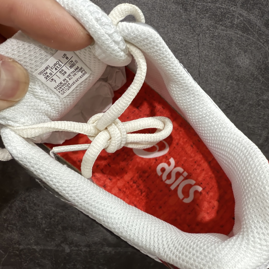 图片[7]-【总裁版】 ASICS GEL-KAYANO 14 亚瑟士系列轻量缓震休闲运动跑步鞋 市场天花板品质 鞋型细节秒杀市场流通版本 知名大厂出品 原版开发 细节完美把控 独家私模五层组合大底 原厂定制缓震硅胶加持 原盒原配 官方四联吊牌 一比一同步原鞋工艺和用料 后跟一样采用了GEL缓震胶 整体系列设计非常的科技感！ 锻炼跑步的同时让你一样时尚百搭！ 设计师 Hidenori Yamashita 以「Flash」一词为灵感，创造出未来感金属色鞋面，改造升级内在性能，由内而外全面革新，为 GEL-KAYANO 家族传承及经典跑鞋文化的延续，创下里程碑式作品。ASICS GEL – KAYANO 14 跑鞋重新诠释了复古的跑步形状，并以其 2000 年代后期的美学理念重新铺装，银色与蓝色的鞋面极为高档.网面铺陈与鞋面、鞋头多处细节位增添了透气性。ASICS GEL – KAYANO 14的鞋后跟部中底上以及多密度耐磨鞋底增加了 GEL 缓震胶，提供高抗冲击性、缓冲性、可保护脚部免受地面冲击的影响，穿着舒适性十足「入手同款」 尺码：36 37 37.5 38 39 39.5 40.5 41.5 42 42.5 43.5 44 45 46-选品中心