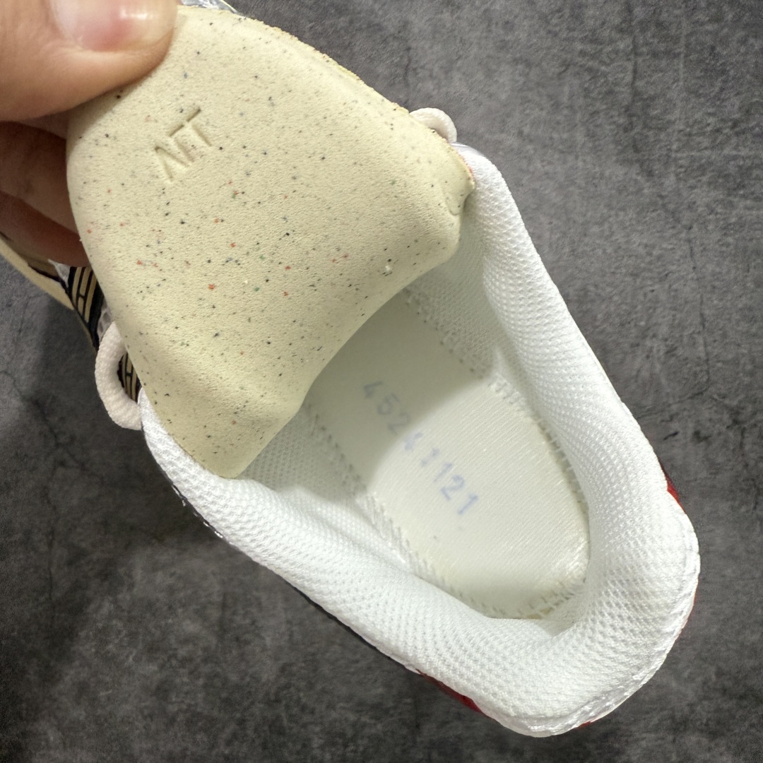 图片[8]-【总裁版】 ASICS GEL-KAYANO 14 亚瑟士系列轻量缓震休闲运动跑步鞋 市场天花板品质 鞋型细节秒杀市场流通版本 知名大厂出品 原版开发 细节完美把控 独家私模五层组合大底 原厂定制缓震硅胶加持 原盒原配 官方四联吊牌 一比一同步原鞋工艺和用料 后跟一样采用了GEL缓震胶 整体系列设计非常的科技感！ 锻炼跑步的同时让你一样时尚百搭！ 设计师 Hidenori Yamashita 以「Flash」一词为灵感，创造出未来感金属色鞋面，改造升级内在性能，由内而外全面革新，为 GEL-KAYANO 家族传承及经典跑鞋文化的延续，创下里程碑式作品。ASICS GEL – KAYANO 14 跑鞋重新诠释了复古的跑步形状，并以其 2000 年代后期的美学理念重新铺装，银色与蓝色的鞋面极为高档.网面铺陈与鞋面、鞋头多处细节位增添了透气性。ASICS GEL – KAYANO 14的鞋后跟部中底上以及多密度耐磨鞋底增加了 GEL 缓震胶，提供高抗冲击性、缓冲性、可保护脚部免受地面冲击的影响，穿着舒适性十足「入手同款」 尺码：36 37 37.5 38 39 39.5 40.5 41.5 42 42.5 43.5 44 45 46-选品中心