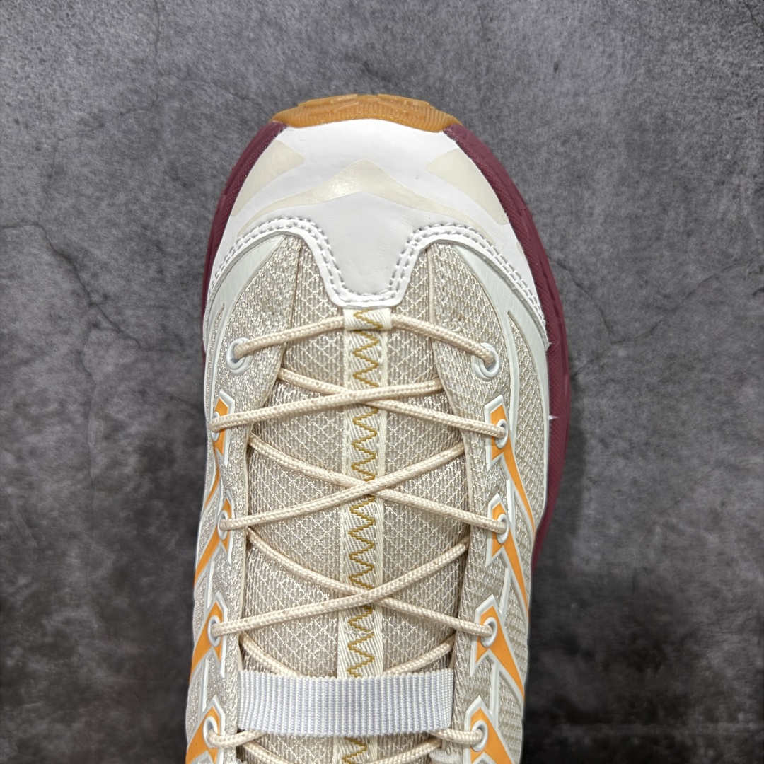 图片[5]-【公司级】HOKA ONE ONE Mafate Three 2 玛法特2.5代系列低帮轻量户外越野休闲运动慢跑鞋 上脚赞到报爆 轻盈舒适 鞋面采用超轻的无缝架构 轻薄的TPU贴在透气的鞋面材料上 减轻重量同时也保证了支撑性 鞋底采用滚动平衡技术 引导跑者回归自然步态 祖传的神奇EVA材质中底依旧是一如既往地表现优秀 能提供充足的缓震 作为HOKA家的越野跑鞋 VIBRAM 橡胶大底也是必不可少的 即便在复杂湿滑的地形 依旧能有良好的抓地力及稳定性 鞋带采用了弹性不易松脱的扁宽弹性鞋带 前掌与中掌部分也进行了加宽 也更加适合亚洲人的脚型 是一款十分全面且足够强悍的户外硬核越野鞋 日常搭配的话短裤是基本不挑 阔腿裤 工装裤以及各种长筒牛仔裤都可以 尺码：36 36.5 37.5 38 38.5 39 40 40.5 41 42 42.5 43 44 44.5 45-选品中心