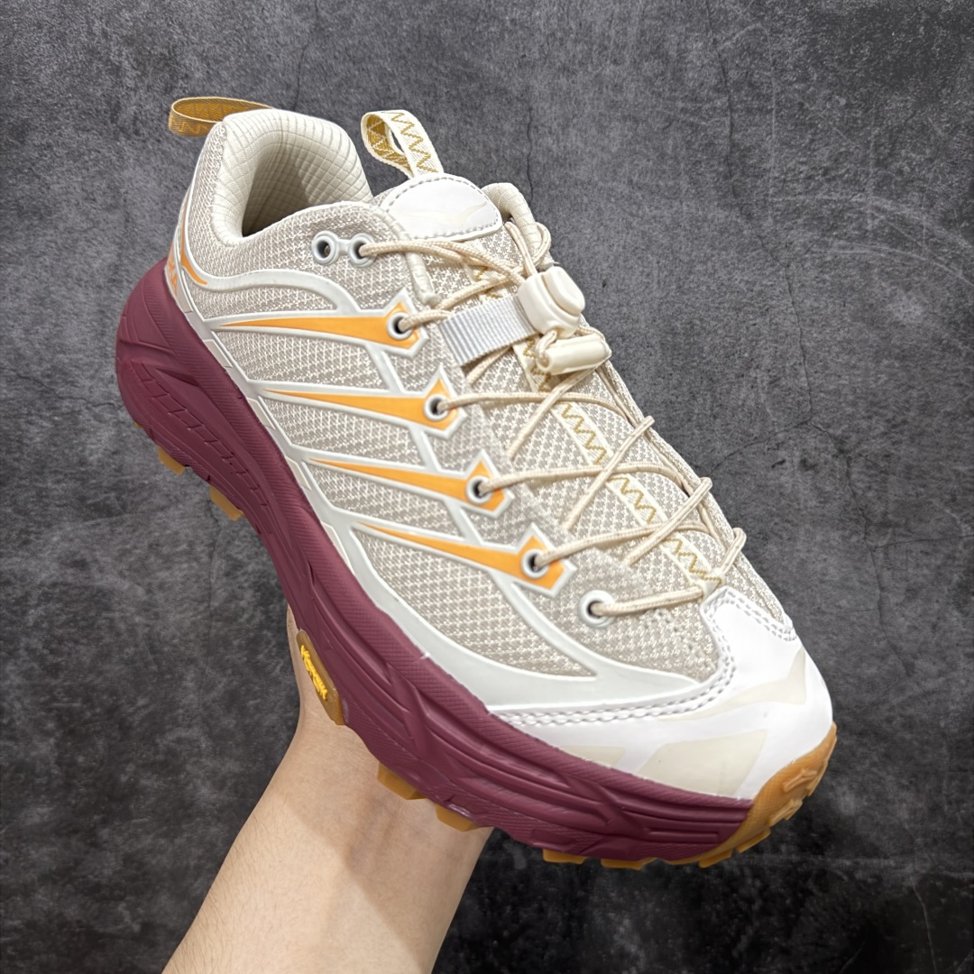 图片[3]-【公司级】HOKA ONE ONE Mafate Three 2 玛法特2.5代系列低帮轻量户外越野休闲运动慢跑鞋 上脚赞到报爆 轻盈舒适 鞋面采用超轻的无缝架构 轻薄的TPU贴在透气的鞋面材料上 减轻重量同时也保证了支撑性 鞋底采用滚动平衡技术 引导跑者回归自然步态 祖传的神奇EVA材质中底依旧是一如既往地表现优秀 能提供充足的缓震 作为HOKA家的越野跑鞋 VIBRAM 橡胶大底也是必不可少的 即便在复杂湿滑的地形 依旧能有良好的抓地力及稳定性 鞋带采用了弹性不易松脱的扁宽弹性鞋带 前掌与中掌部分也进行了加宽 也更加适合亚洲人的脚型 是一款十分全面且足够强悍的户外硬核越野鞋 日常搭配的话短裤是基本不挑 阔腿裤 工装裤以及各种长筒牛仔裤都可以 尺码：36 36.5 37.5 38 38.5 39 40 40.5 41 42 42.5 43 44 44.5 45-选品中心