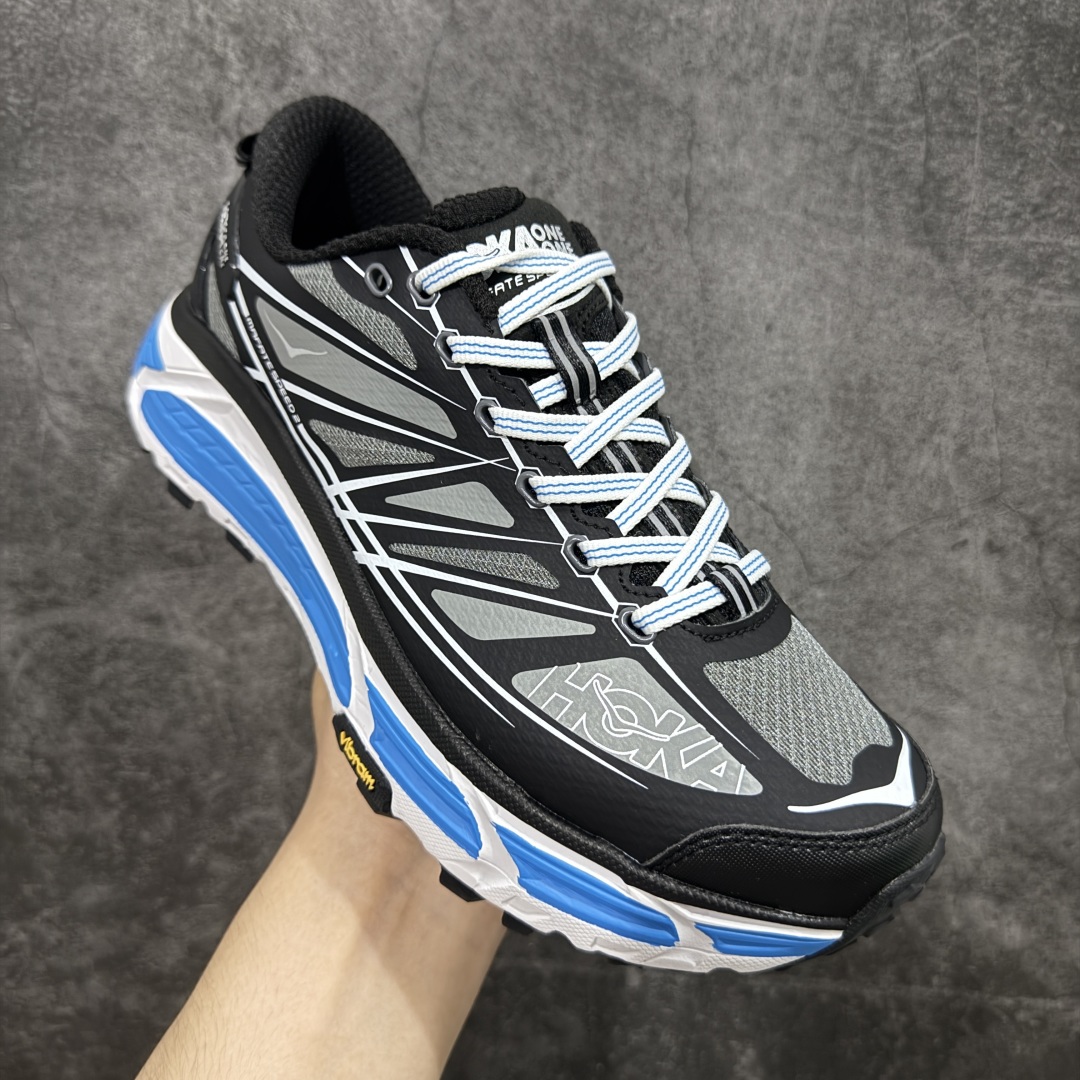 图片[3]-【公司级】HOKA ONE ONE Mafate Speed 2 Low 玛法特2代系列低帮轻量户外越野休闲运动慢跑鞋 HOKA ONE ONE 最近推出了一个胶囊系列 Origin Story 这个系列里的 Mafate Speed 2 可以说让我日思夜想有一阵子了 最近终于拔草 让我来分享一下这双也是上脚赞到爆的越野跑鞋吧 以阿尔卑斯山脉作为主题将亮黄色与蓝色调覆盖在这经典轮廓之上 配色的呈现效果相当亮眼 以至于很多人买这个配色是用来日常搭配的 鞋面采用超轻的无缝架构 轻薄的TPU贴在透气的鞋面材料上 减轻重量同时也保证了支撑性 鞋底则采用滚动平衡技术 引导跑者回归自然步态 祖传的神奇EVA材质中底依旧是一如既往地表现优秀 能提供充足的缓震 作为HOKA家的越野跑鞋 VIBRAM 橡胶大底也是必不可少的 即便在复杂湿滑的地形 依旧能有良好的抓地力及稳定性 鞋带采用了弹性不易松脱的扁宽弹性鞋带 前掌与中掌部分也进行了加宽 也更加适合亚洲人的脚型 是一款十分全面且足够强悍的户外硬核越野鞋 而这双极其亮眼的越野跑鞋恰好又是在江山一百中参赛的UTMB冠军 Ludovic POMMERET 夺冠时穿着的战靴 这就让它变得更加有吸引力了 用来日常搭配的话短裤是基本不挑 长裤我个人推荐阔腿裤 工装裤以及各种长筒牛仔裤都可以 尺码：36 36.5 37.5 38 38.5 39 40 40.5 41 42 42.5 43 44 44.5 45-选品中心