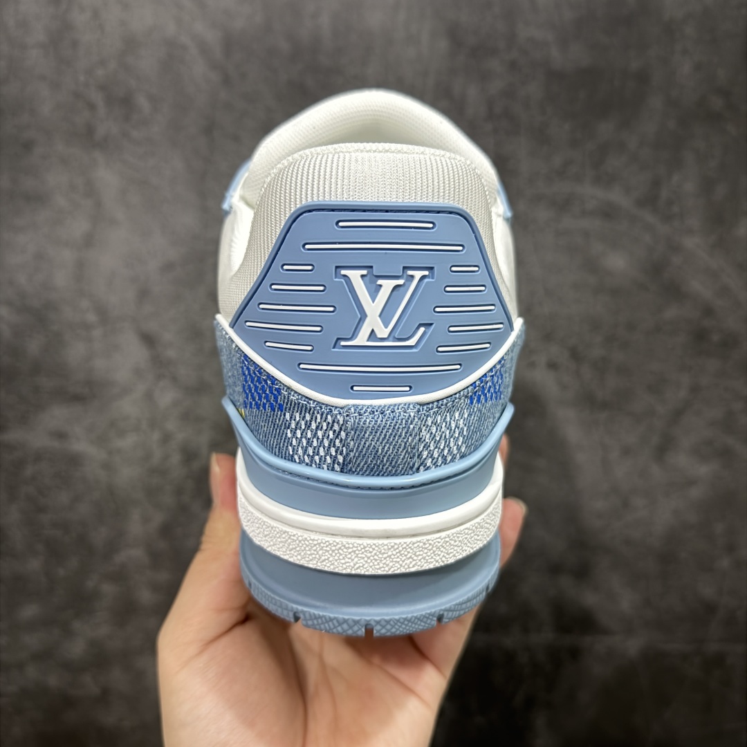 图片[4]-【顶级性价比版本】LV Trainer 蓝牛仔印花 双层飞机礼盒 中高端品质 价格超值不杀猪 非市面假特价版本 广东产 顶级品质 真材实料 不偷材料 市售数一数二的好货 放眼市场同价格绝对找不到比他更好的货⚠️ 工厂长期补货 价格优势供应 所有配色均原版购入开发打造 正确原版 超高还原度 空胶工艺 各细节到位 鞋面为细柔小牛皮 厚实织物鞋带正确扣子配件 正确牛仔布料无色差 图案对版对位 白色软质荔枝皮 老花压印到位 细节 版型全都没毛病 正确鞋垫 中高端零售 杀猪这个版本没毛病 品质见实拍 无需过多文案赘述！ 尺码： 35-45-选品中心