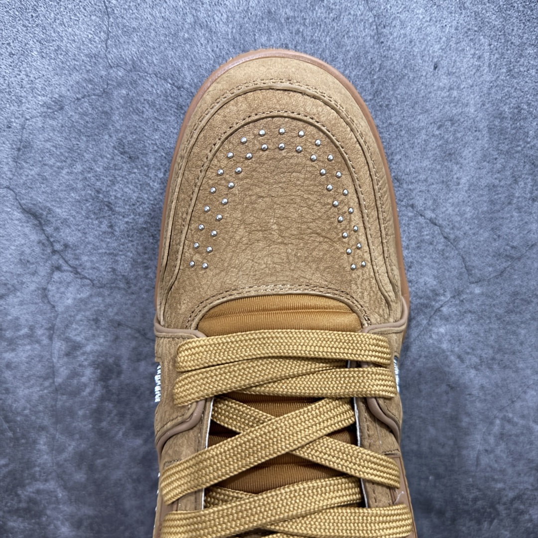 图片[5]-【顶级性价比版本】LV Trainer 棕皮铆钉 双层飞机礼盒 中高端品质 价格超值不杀猪 非市面假特价版本 广东产 顶级品质 真材实料 不偷材料 市售数一数二的好货 放眼市场同价格绝对找不到比他更好的货⚠️ 工厂长期补货 价格优势供应 所有配色均原版购入开发打造 正确原版 超高还原度 空胶工艺 各细节到位 鞋面为细柔小牛皮 厚实织物鞋带正确扣子配件 正确牛仔布料无色差 图案对版对位 白色软质荔枝皮 老花压印到位 细节 版型全都没毛病 正确鞋垫 中高端零售 杀猪这个版本没毛病 品质见实拍 无需过多文案赘述！ 尺码： 40-45-选品中心