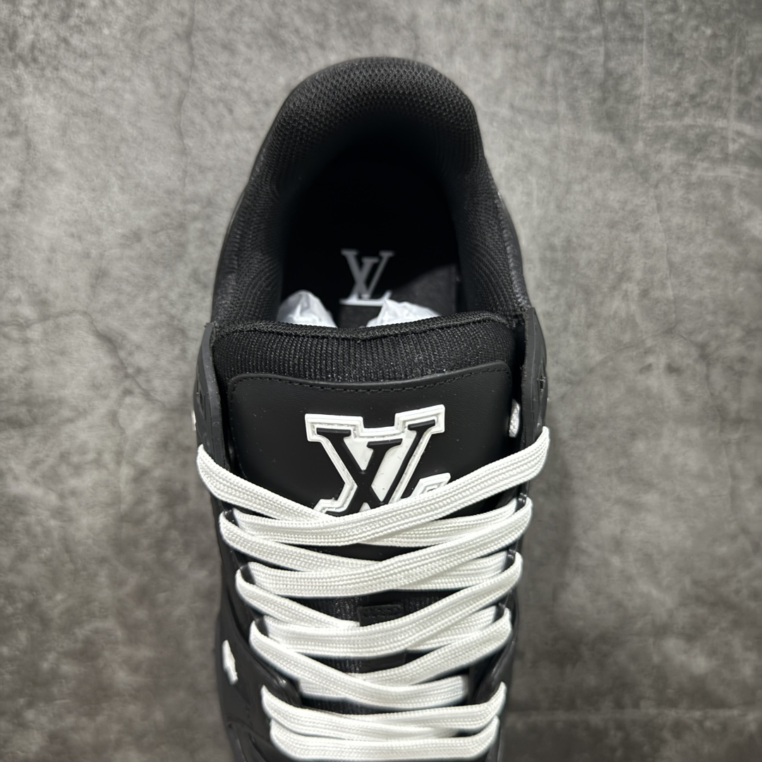 图片[8]-【顶级性价比版本】LV Trainer 黑皮压花 双层飞机礼盒 中高端品质 价格超值不杀猪 非市面假特价版本 广东产 顶级品质 真材实料 不偷材料 市售数一数二的好货 放眼市场同价格绝对找不到比他更好的货⚠️ 工厂长期补货 价格优势供应 所有配色均原版购入开发打造 正确原版 超高还原度 空胶工艺 各细节到位 鞋面为细柔小牛皮 厚实织物鞋带正确扣子配件 正确牛仔布料无色差 图案对版对位 白色软质荔枝皮 老花压印到位 细节 版型全都没毛病 正确鞋垫 中高端零售 杀猪这个版本没毛病 品质见实拍 无需过多文案赘述！ 尺码： 35-45-选品中心