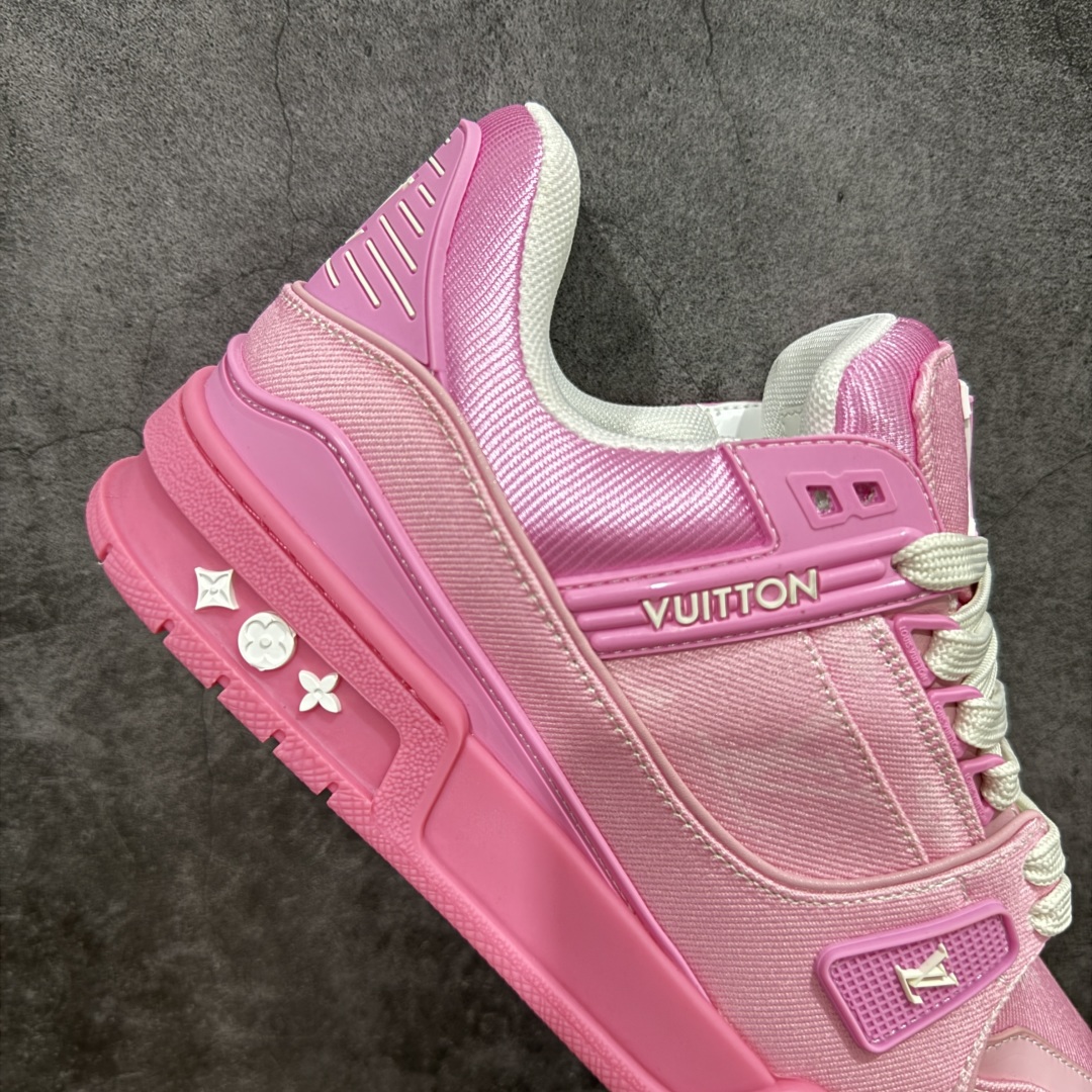 图片[7]-【顶级性价比版本】LV Trainer 粉印花 双层飞机礼盒 中高端品质 价格超值不杀猪 非市面假特价版本 广东产 顶级品质 真材实料 不偷材料 市售数一数二的好货 放眼市场同价格绝对找不到比他更好的货⚠️ 工厂长期补货 价格优势供应 所有配色均原版购入开发打造 正确原版 超高还原度 空胶工艺 各细节到位 鞋面为细柔小牛皮 厚实织物鞋带正确扣子配件 正确牛仔布料无色差 图案对版对位 白色软质荔枝皮 老花压印到位 细节 版型全都没毛病 正确鞋垫 中高端零售 杀猪这个版本没毛病 品质见实拍 无需过多文案赘述！ 尺码： 39-45-选品中心