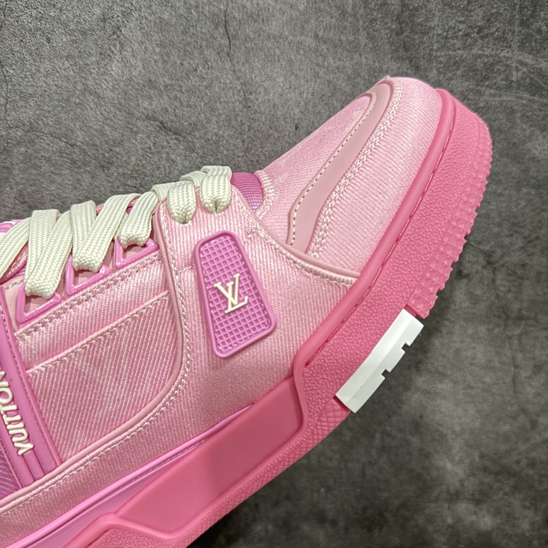 图片[6]-【顶级性价比版本】LV Trainer 粉印花 双层飞机礼盒 中高端品质 价格超值不杀猪 非市面假特价版本 广东产 顶级品质 真材实料 不偷材料 市售数一数二的好货 放眼市场同价格绝对找不到比他更好的货⚠️ 工厂长期补货 价格优势供应 所有配色均原版购入开发打造 正确原版 超高还原度 空胶工艺 各细节到位 鞋面为细柔小牛皮 厚实织物鞋带正确扣子配件 正确牛仔布料无色差 图案对版对位 白色软质荔枝皮 老花压印到位 细节 版型全都没毛病 正确鞋垫 中高端零售 杀猪这个版本没毛病 品质见实拍 无需过多文案赘述！ 尺码： 39-45-选品中心