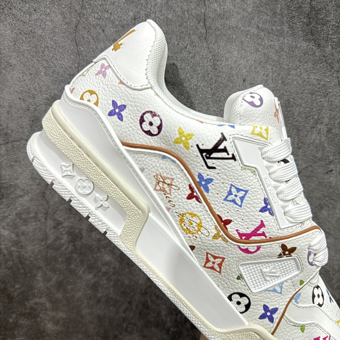 图片[7]-【顶级性价比版本】LV Trainer 白三彩 双层飞机礼盒 中高端品质 价格超值不杀猪 非市面假特价版本 广东产 顶级品质 真材实料 不偷材料 市售数一数二的好货 放眼市场同价格绝对找不到比他更好的货⚠️ 工厂长期补货 价格优势供应 所有配色均原版购入开发打造 正确原版 超高还原度 空胶工艺 各细节到位 鞋面为细柔小牛皮 厚实织物鞋带正确扣子配件 正确牛仔布料无色差 图案对版对位 白色软质荔枝皮 老花压印到位 细节 版型全都没毛病 正确鞋垫 中高端零售 杀猪这个版本没毛病 品质见实拍 无需过多文案赘述！ 尺码： 35-45-选品中心