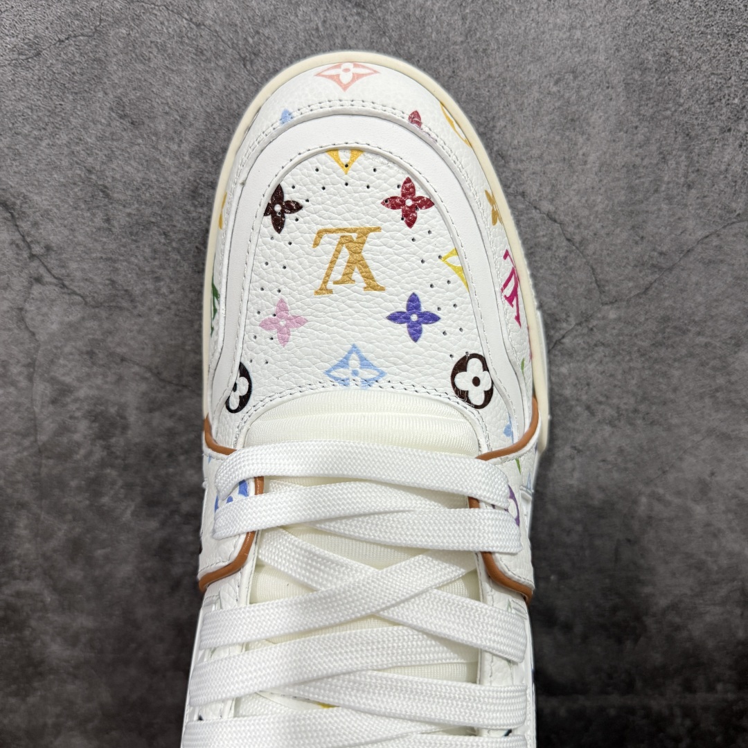 图片[5]-【顶级性价比版本】LV Trainer 白三彩 双层飞机礼盒 中高端品质 价格超值不杀猪 非市面假特价版本 广东产 顶级品质 真材实料 不偷材料 市售数一数二的好货 放眼市场同价格绝对找不到比他更好的货⚠️ 工厂长期补货 价格优势供应 所有配色均原版购入开发打造 正确原版 超高还原度 空胶工艺 各细节到位 鞋面为细柔小牛皮 厚实织物鞋带正确扣子配件 正确牛仔布料无色差 图案对版对位 白色软质荔枝皮 老花压印到位 细节 版型全都没毛病 正确鞋垫 中高端零售 杀猪这个版本没毛病 品质见实拍 无需过多文案赘述！ 尺码： 35-45-选品中心