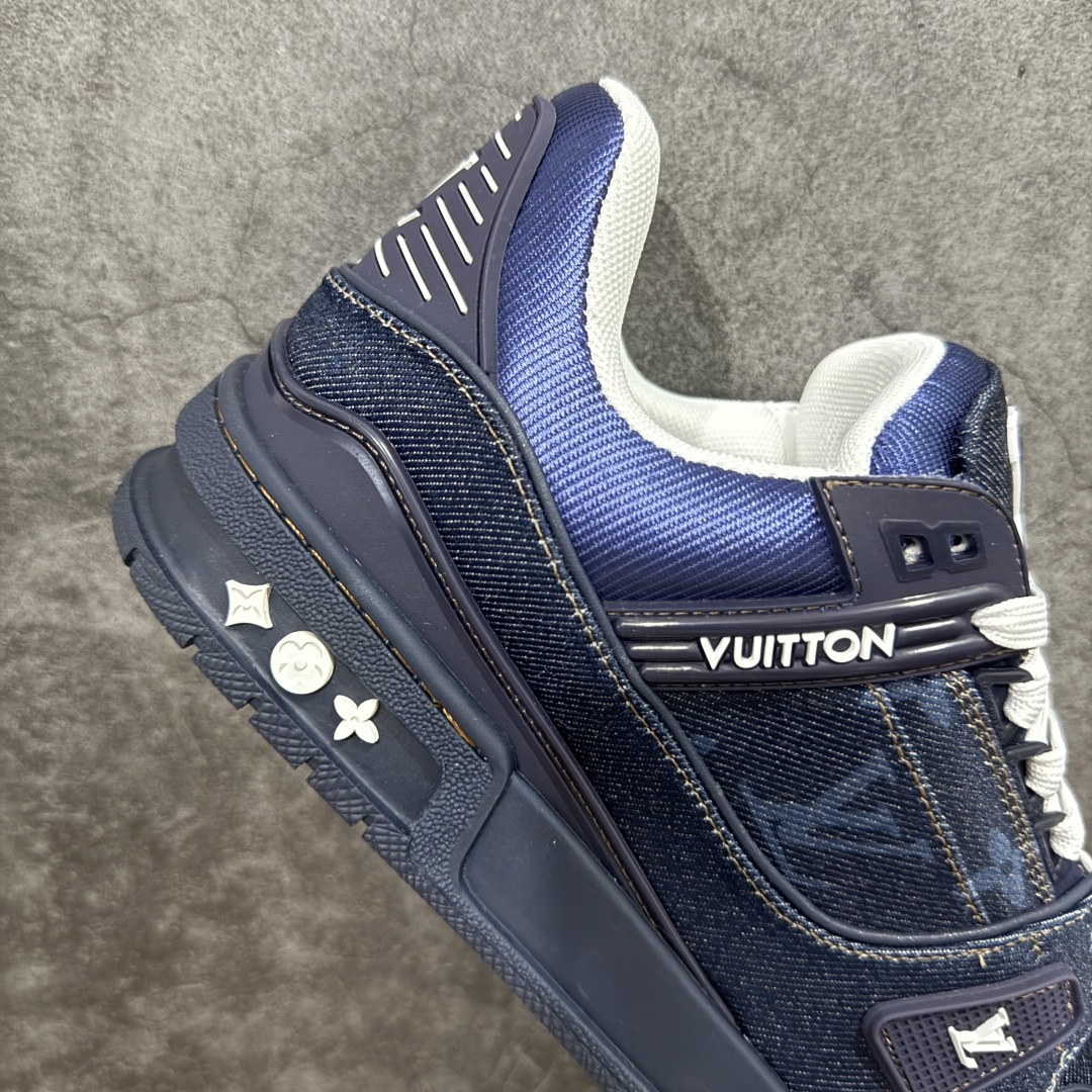 图片[7]-【顶级性价比版本】LV Trainer 蓝印花 双层飞机礼盒 中高端品质 价格超值不杀猪 非市面假特价版本 广东产 顶级品质 真材实料 不偷材料 市售数一数二的好货 放眼市场同价格绝对找不到比他更好的货⚠️ 工厂长期补货 价格优势供应 所有配色均原版购入开发打造 正确原版 超高还原度 空胶工艺 各细节到位 鞋面为细柔小牛皮 厚实织物鞋带正确扣子配件 正确牛仔布料无色差 图案对版对位 白色软质荔枝皮 老花压印到位 细节 版型全都没毛病 正确鞋垫 中高端零售 杀猪这个版本没毛病 品质见实拍 无需过多文案赘述！ 尺码： 39-45-选品中心