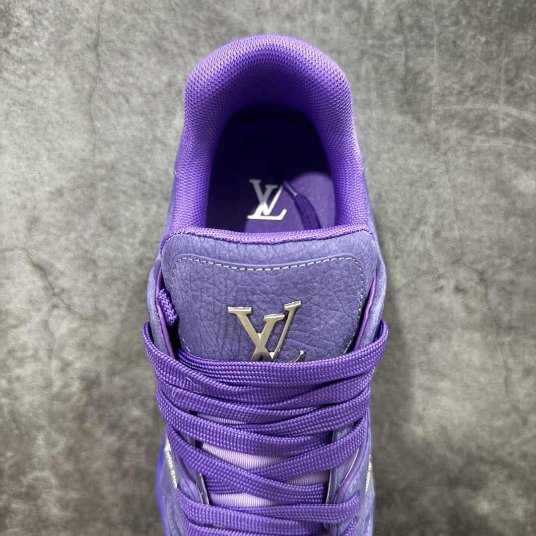 图片[8]-【顶级性价比版本】LV Trainer 紫皮铆钉 双层飞机礼盒 中高端品质 价格超值不杀猪 非市面假特价版本 广东产 顶级品质 真材实料 不偷材料 市售数一数二的好货 放眼市场同价格绝对找不到比他更好的货⚠️ 工厂长期补货 价格优势供应 所有配色均原版购入开发打造 正确原版 超高还原度 空胶工艺 各细节到位 鞋面为细柔小牛皮 厚实织物鞋带正确扣子配件 正确牛仔布料无色差 图案对版对位 白色软质荔枝皮 老花压印到位 细节 版型全都没毛病 正确鞋垫 中高端零售 杀猪这个版本没毛病 品质见实拍 无需过多文案赘述！ 尺码： 39-45-选品中心